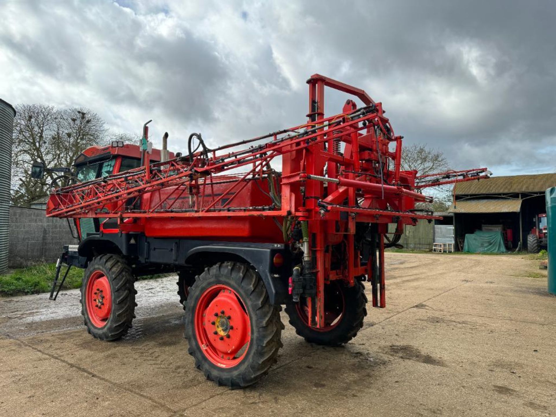 2001 SAM 3000M Lowline self-propelled 24m sprayer with 3000l tank, single line on 12.4R32 wheels and - Image 14 of 19