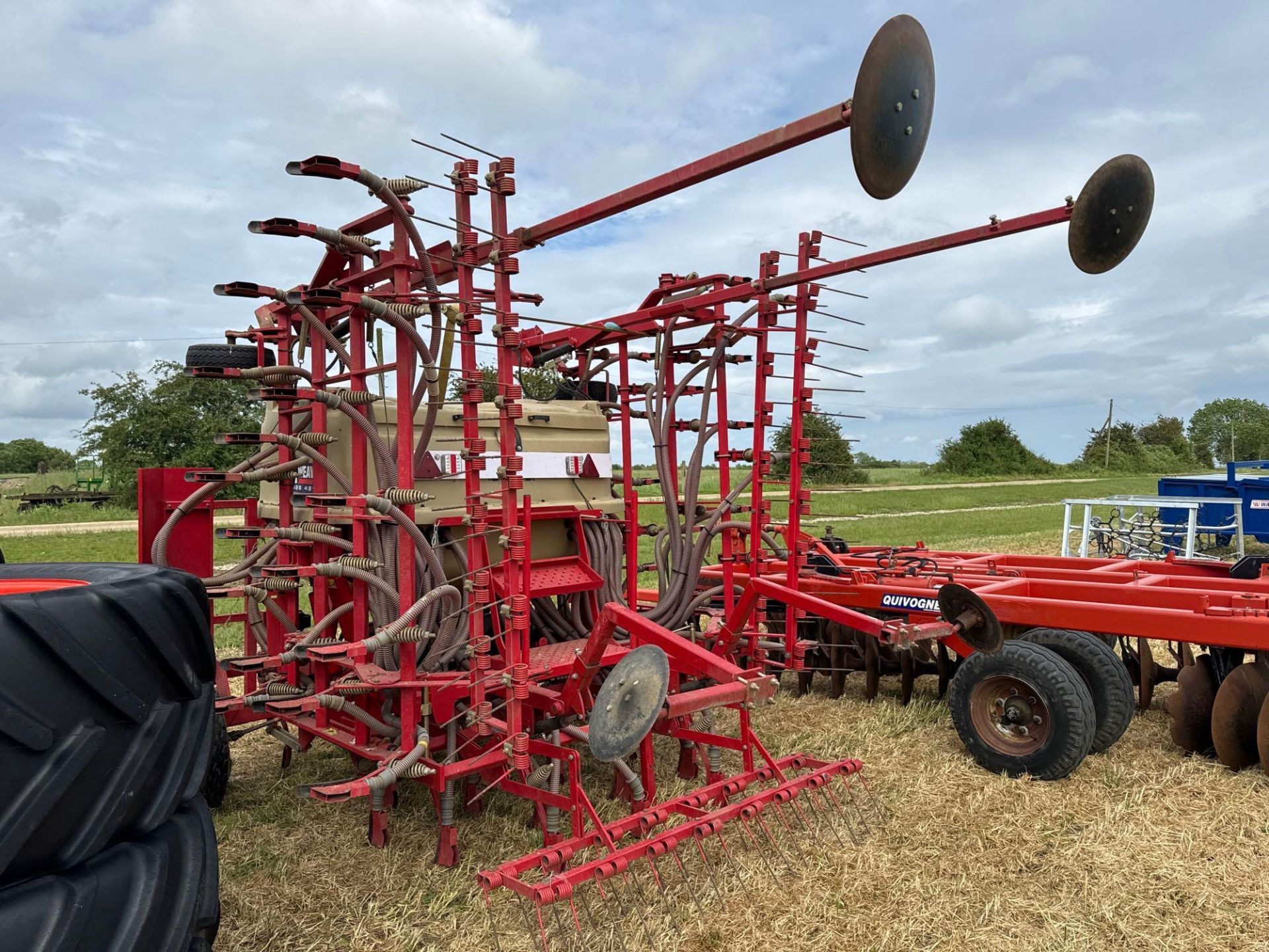 2012 Weaving 6.4m tine drill with hydraulic drive fan, tramline markers, bout markers and wheel trac - Image 8 of 9