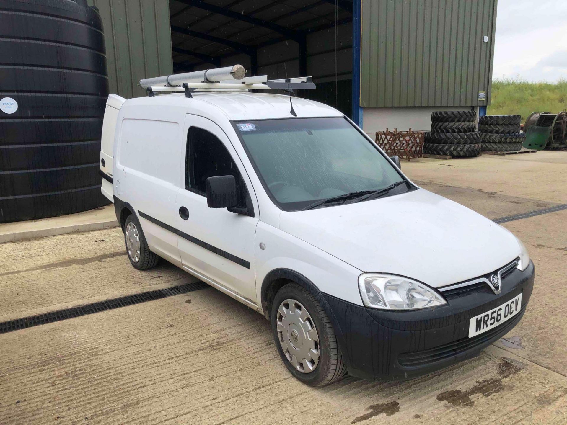 2007 Vauxhall Combo CDTi 2wd diesel van, manual, roof rack and internal racking on 185/60R15 wheels - Image 12 of 18