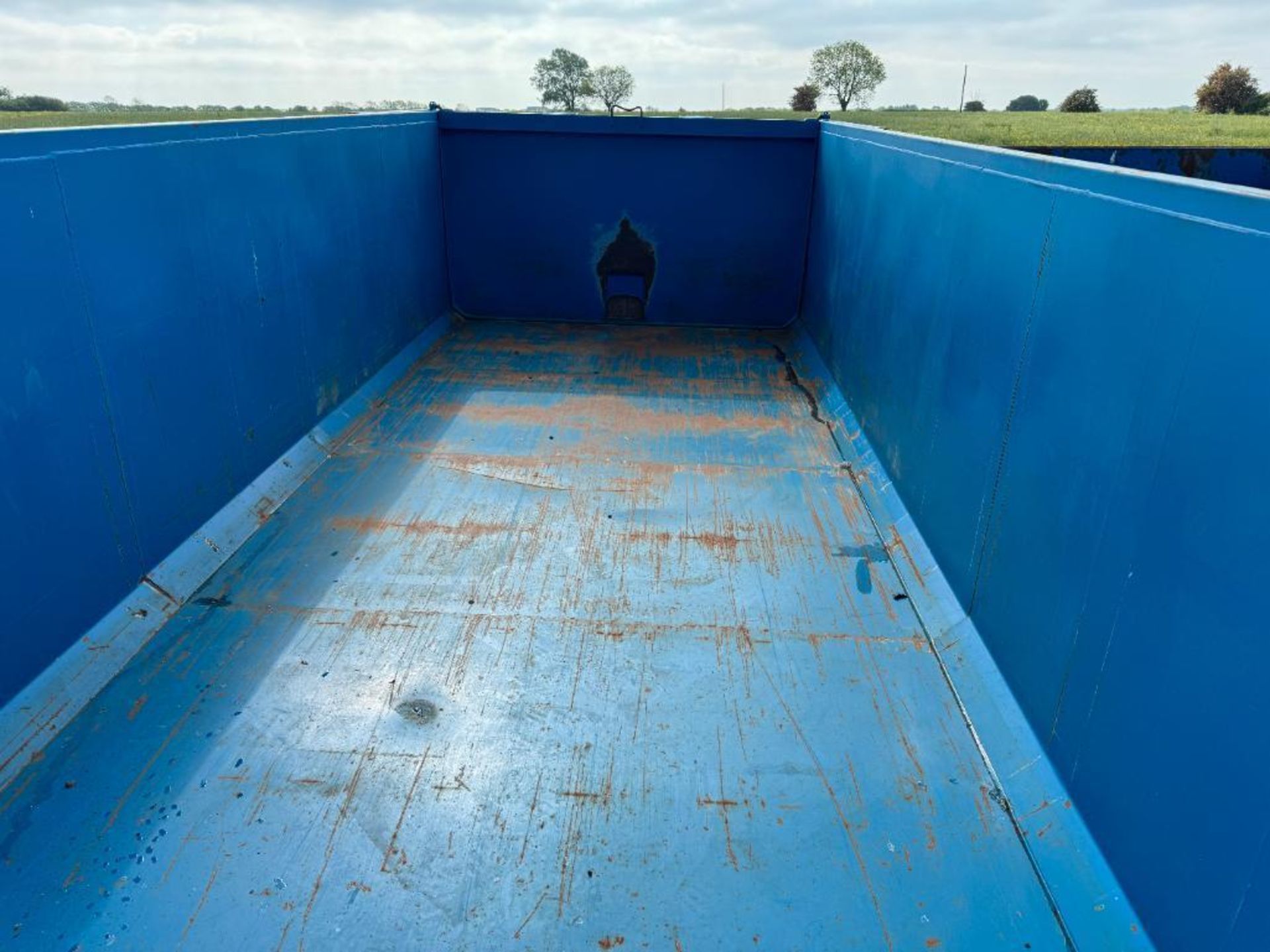 2010 Easterby ET14 15t twin axle grain trailer with sprung drawbar, hydraulic tailgate and grain chu - Image 3 of 14