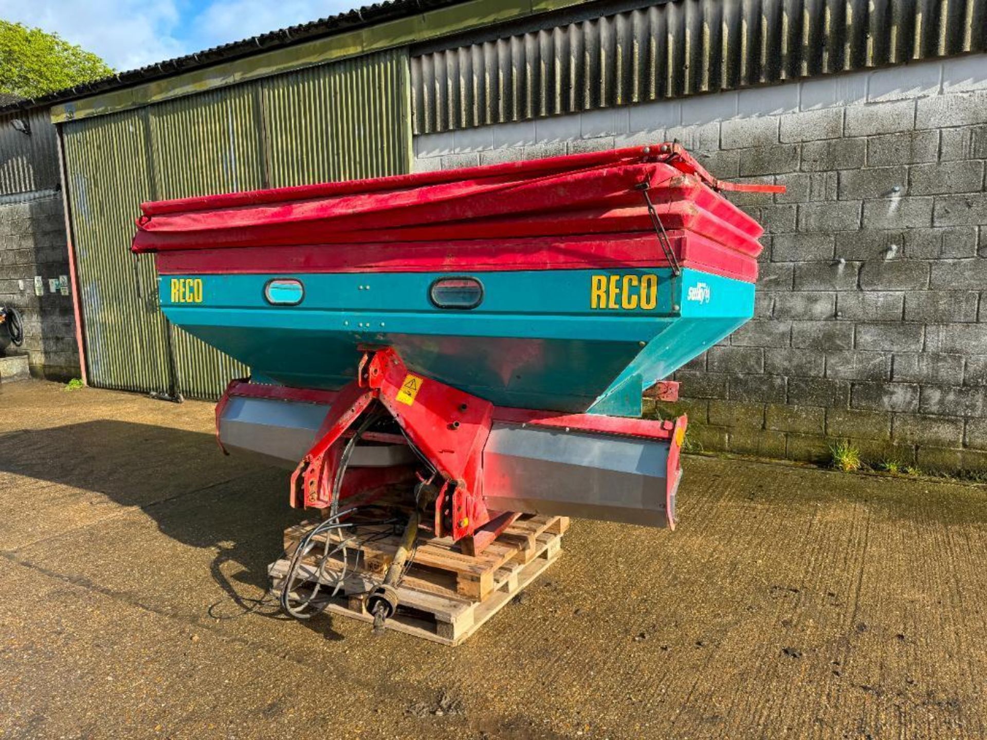 2004 RECO Sulky DPX Magnum 24m twin disc fertiliser spreader. Serial No: 04/MX03 121 NB: Manual in O - Image 2 of 10