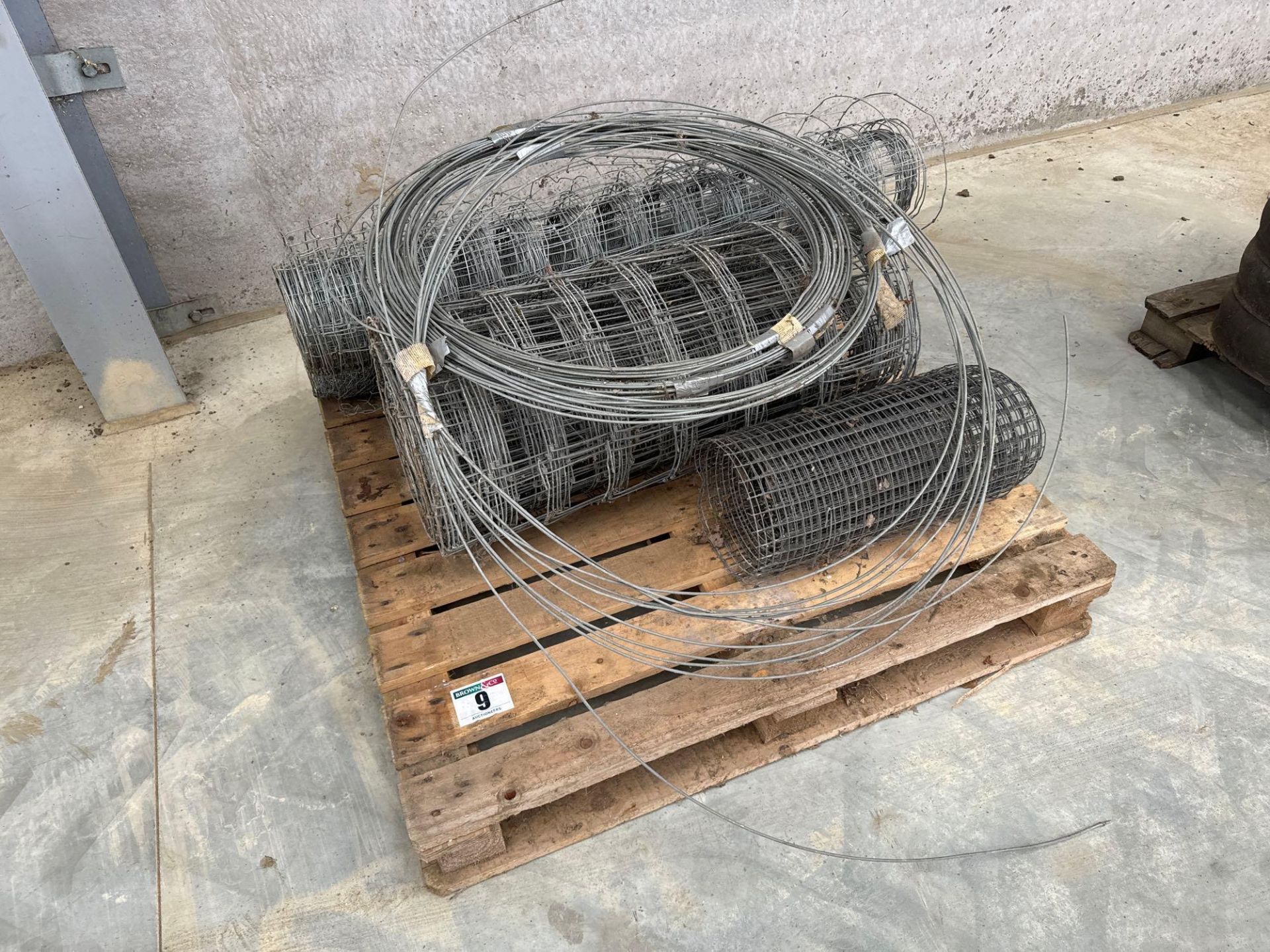 Quantity fencing wire