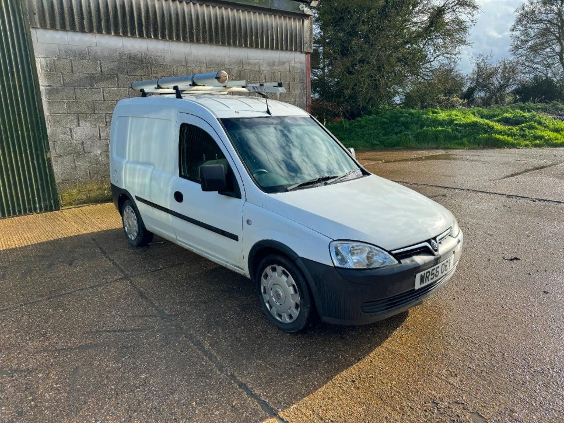 2007 Vauxhall Combo CDTi 2wd diesel van, manual, roof rack and internal racking on 185/60R15 wheels - Image 3 of 11