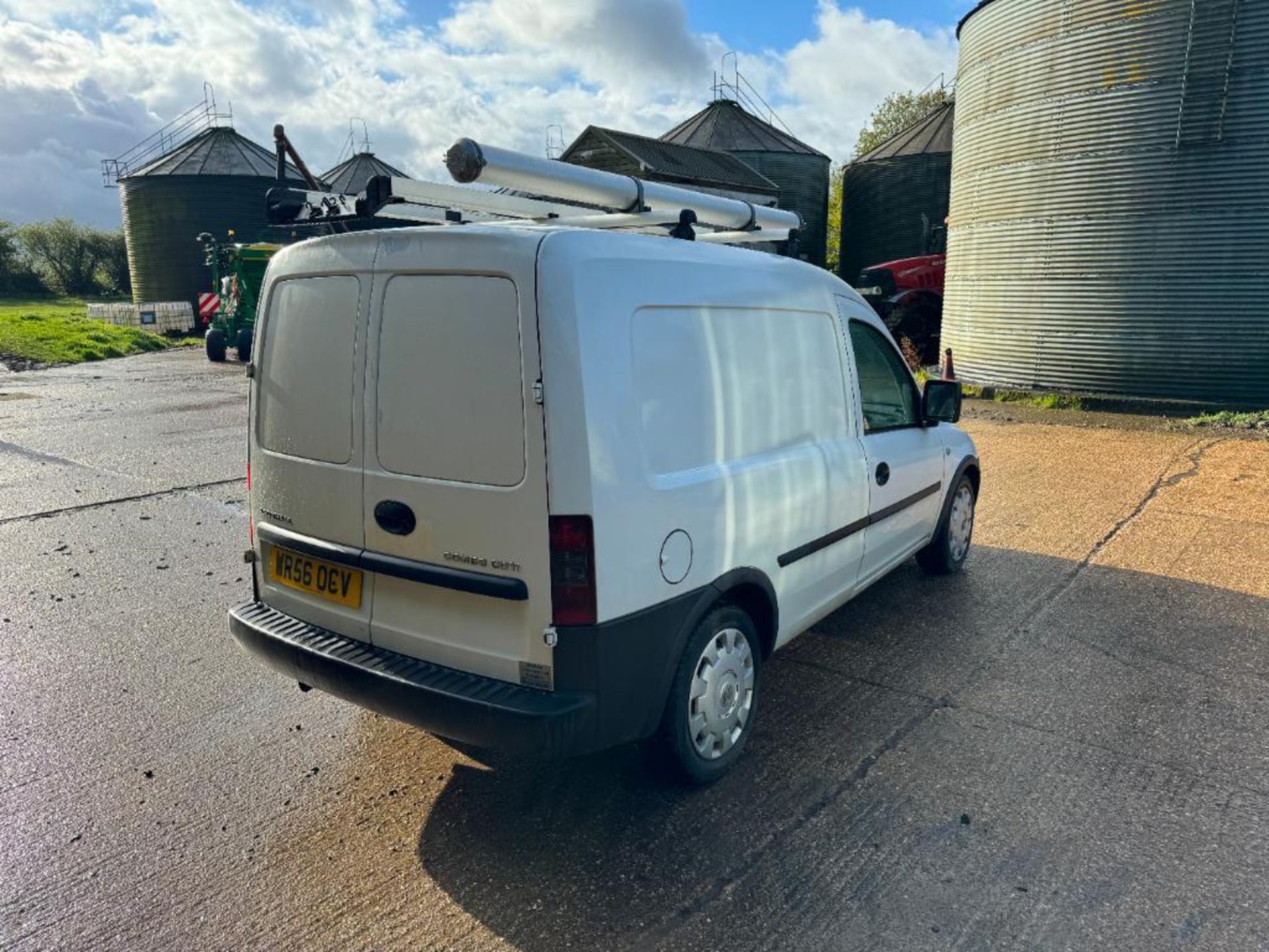 2007 Vauxhall Combo CDTi 2wd diesel van, manual, roof rack and internal racking on 185/60R15 wheels - Image 5 of 18