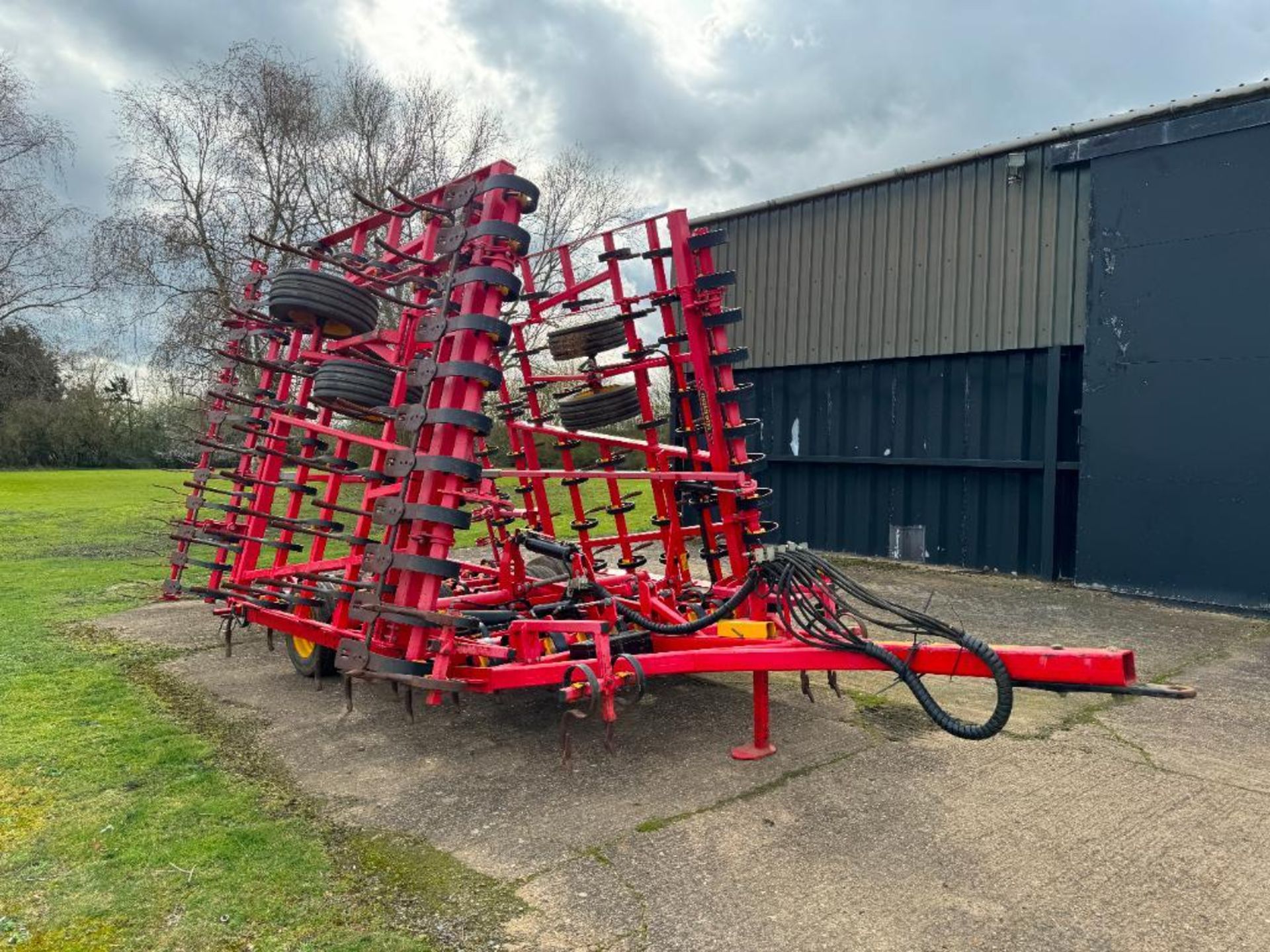 2011 Vaderstad NZ Aggressive NZA800 8m hydraulic folding springtine cultivator with leading paddles, - Image 7 of 9