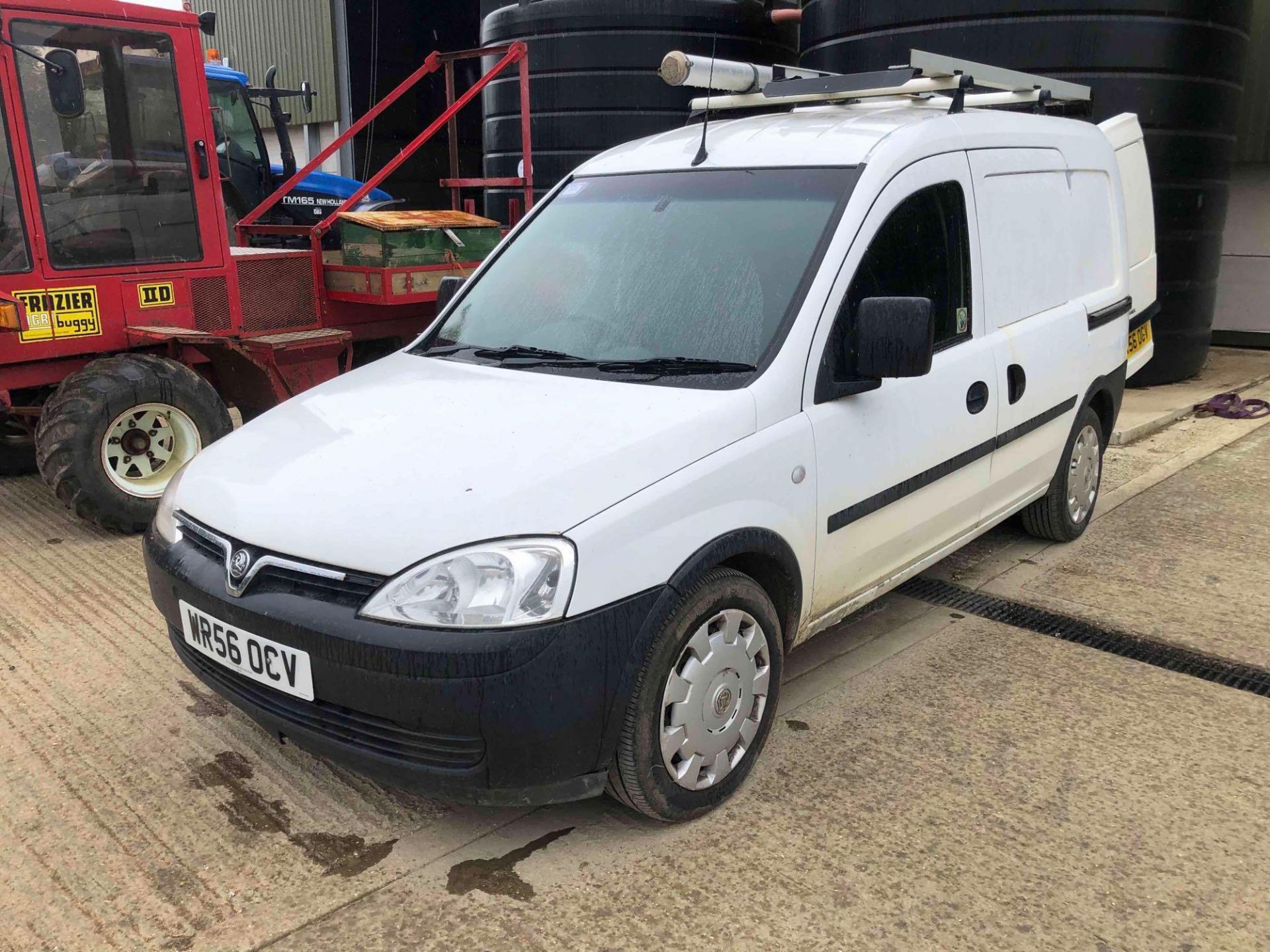 2007 Vauxhall Combo CDTi 2wd diesel van, manual, roof rack and internal racking on 185/60R15 wheels - Image 14 of 18