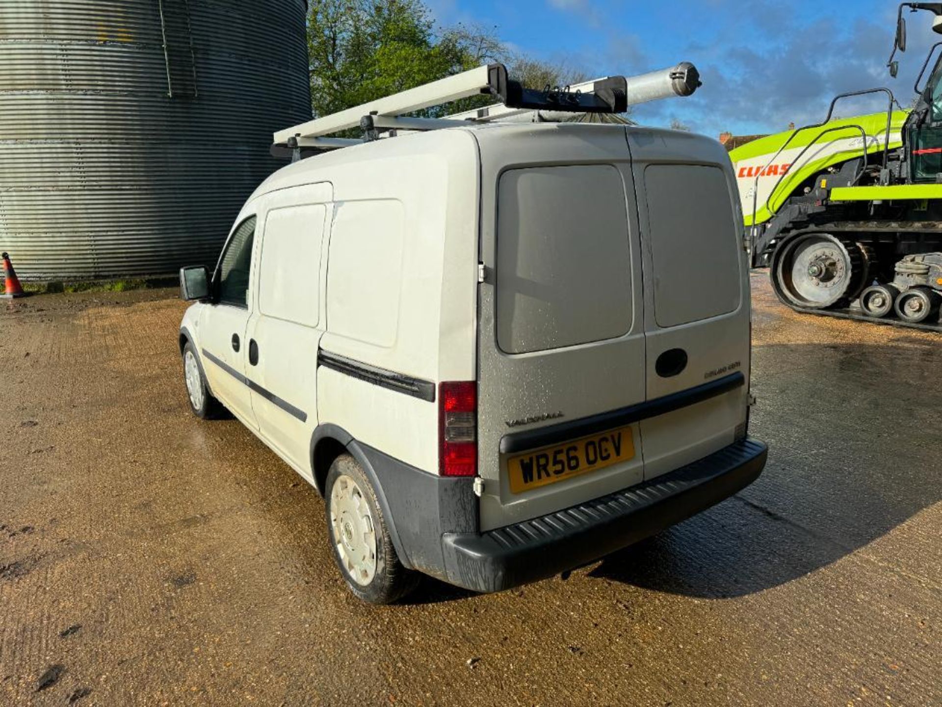 2007 Vauxhall Combo CDTi 2wd diesel van, manual, roof rack and internal racking on 185/60R15 wheels - Image 5 of 11