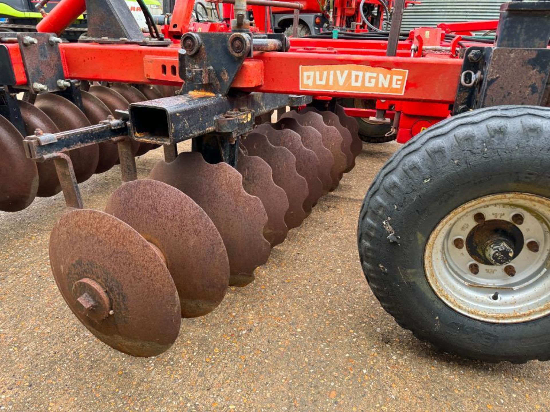 2002 Quivogne TM36 3.8m Tinemaster hydraulic folding cultivator with leading discs, 7 hydraulic rese - Image 11 of 13