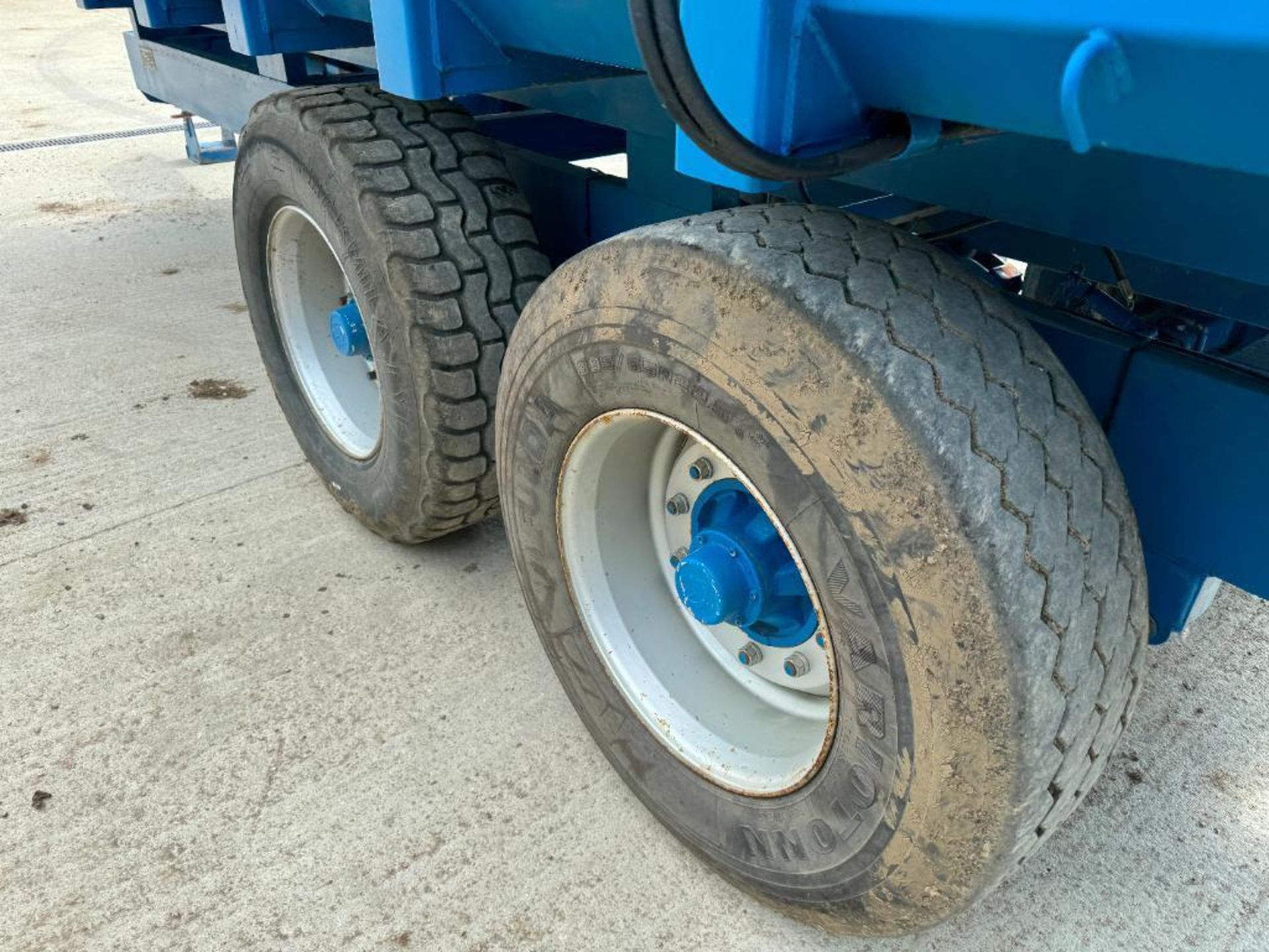 2010 Easterby ET14 15t twin axle grain trailer with sprung drawbar, hydraulic tailgate and grain chu - Image 11 of 14