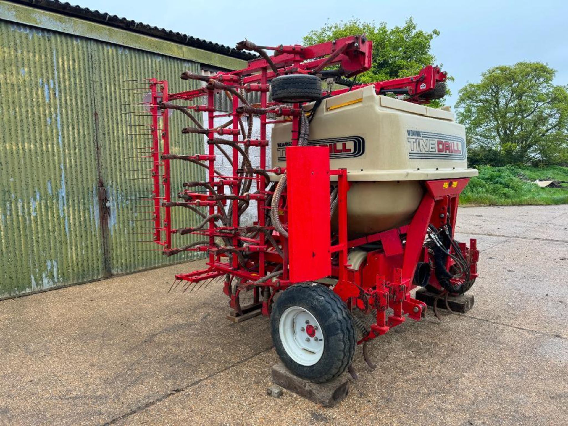 Weaving 6m tine drill hydraulic folding with bout markers and wheel track eradicators - Image 10 of 11