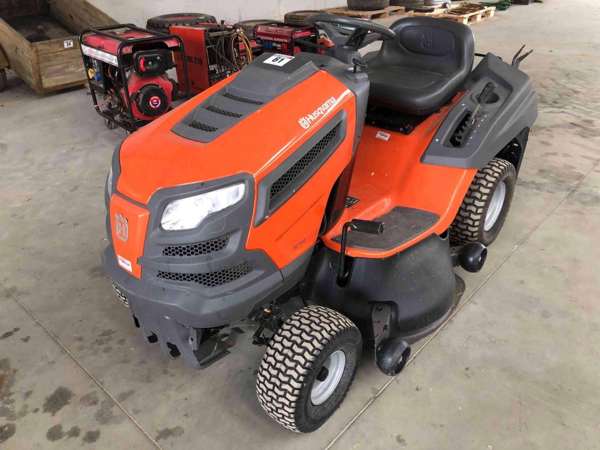 2014 Husqvarna TC142 ride on mower. Serial No: D002001 - Image 2 of 4