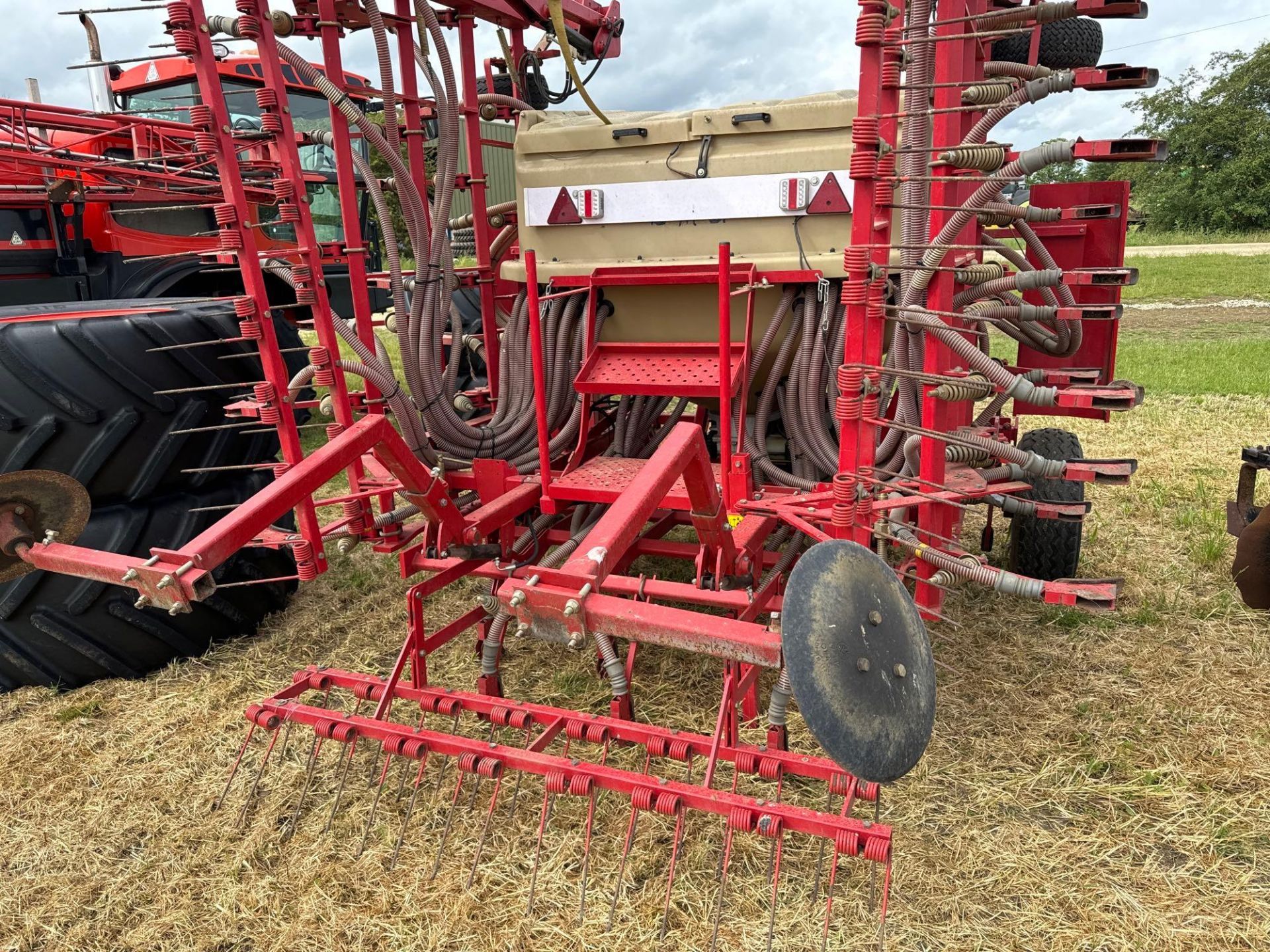 2012 Weaving 6.4m tine drill with hydraulic drive fan, tramline markers, bout markers and wheel trac - Image 7 of 9