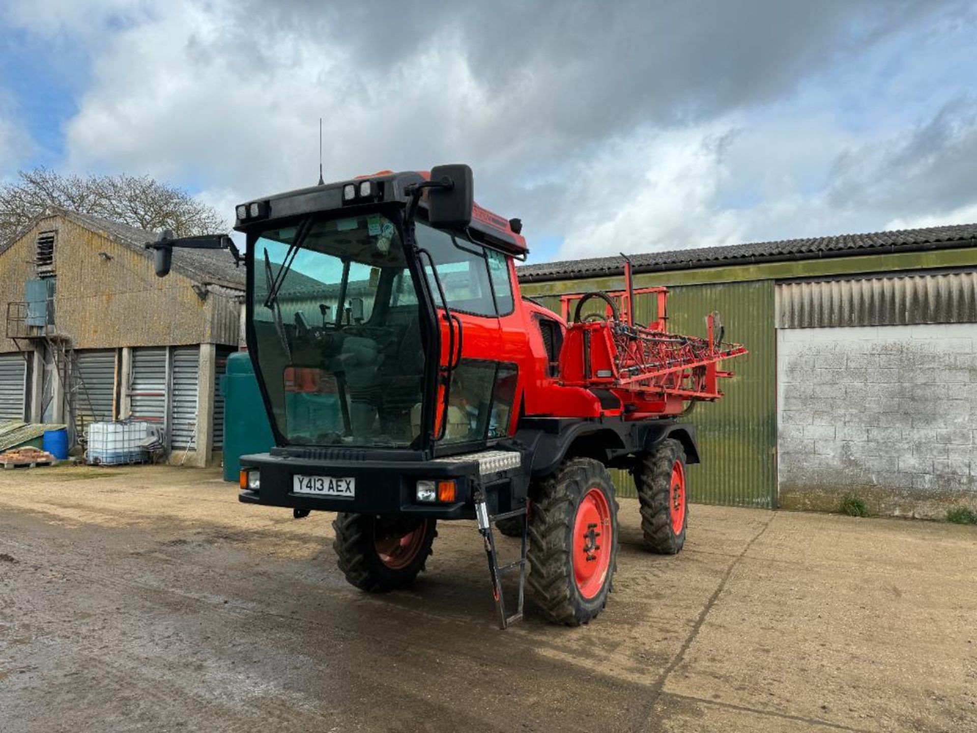 2001 SAM 3000M Lowline self-propelled 24m sprayer with 3000l tank, single line on 12.4R32 wheels and