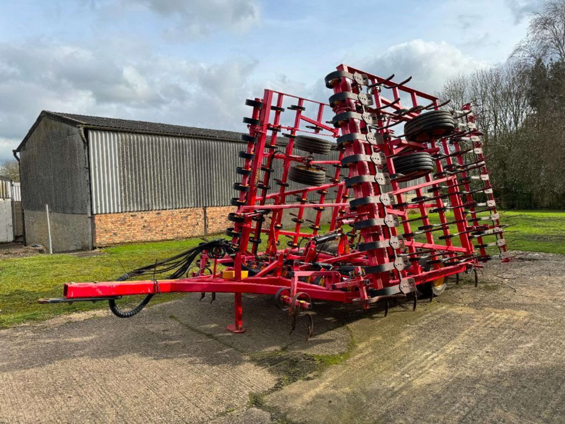 2011 Vaderstad NZ Aggressive NZA800 8m hydraulic folding springtine cultivator with leading paddles, - Image 3 of 15