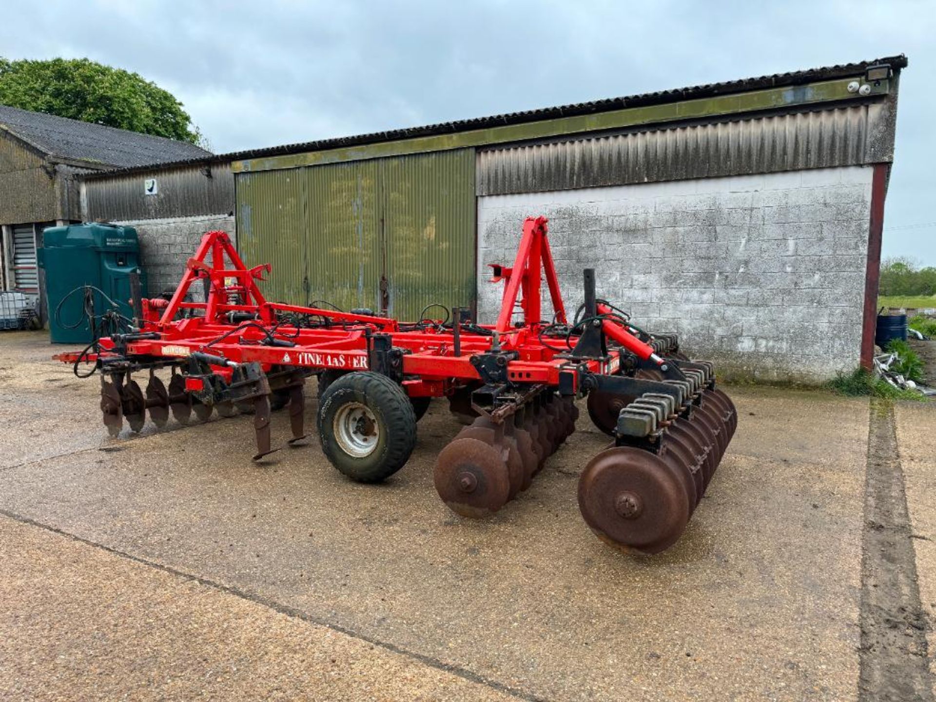 2002 Quivogne TM36 3.8m Tinemaster hydraulic folding cultivator with leading discs, 7 hydraulic rese - Image 6 of 13