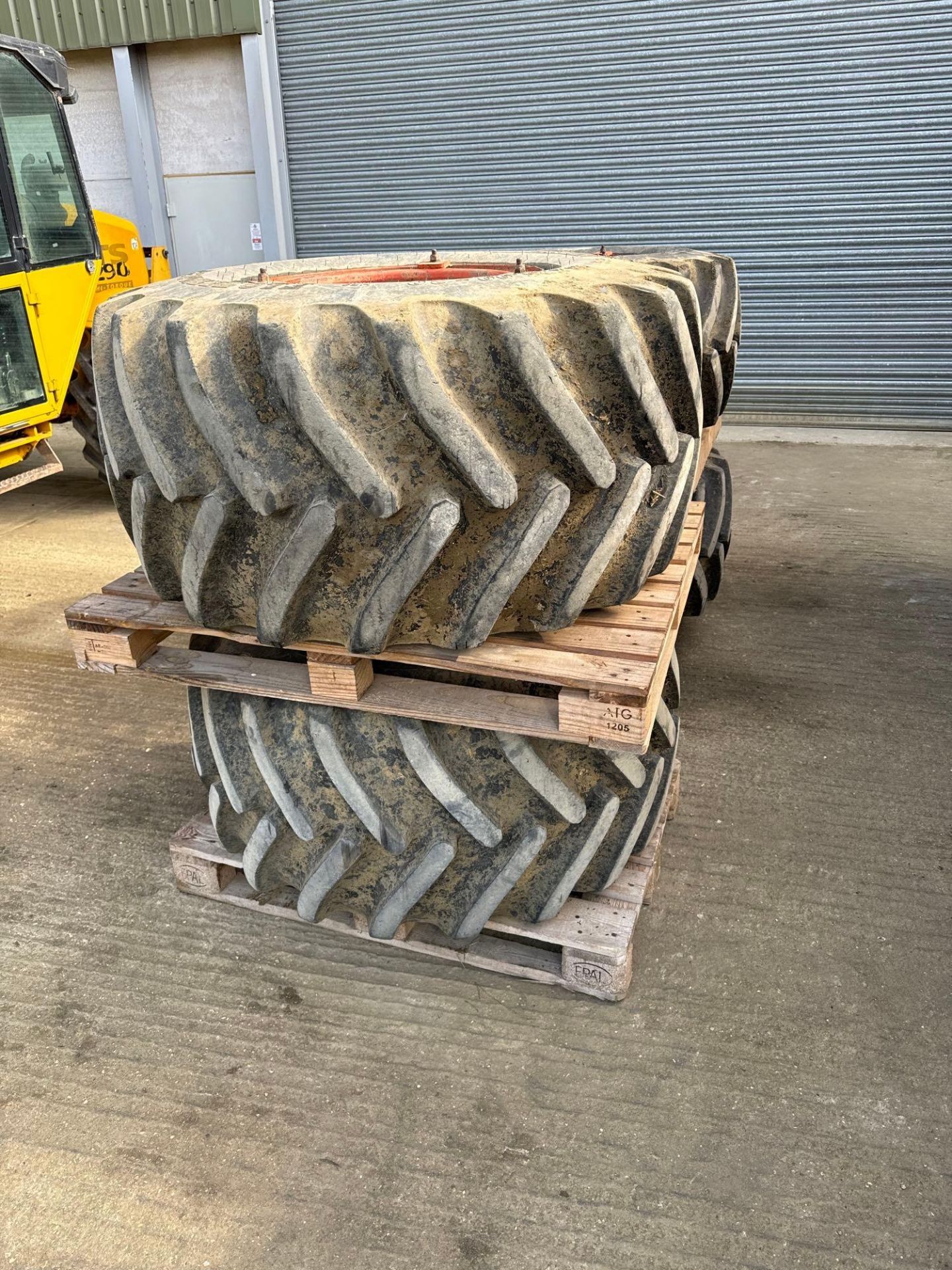 Set 48x25.00-26 Flotation wheels and tyres to suit SAM sprayer