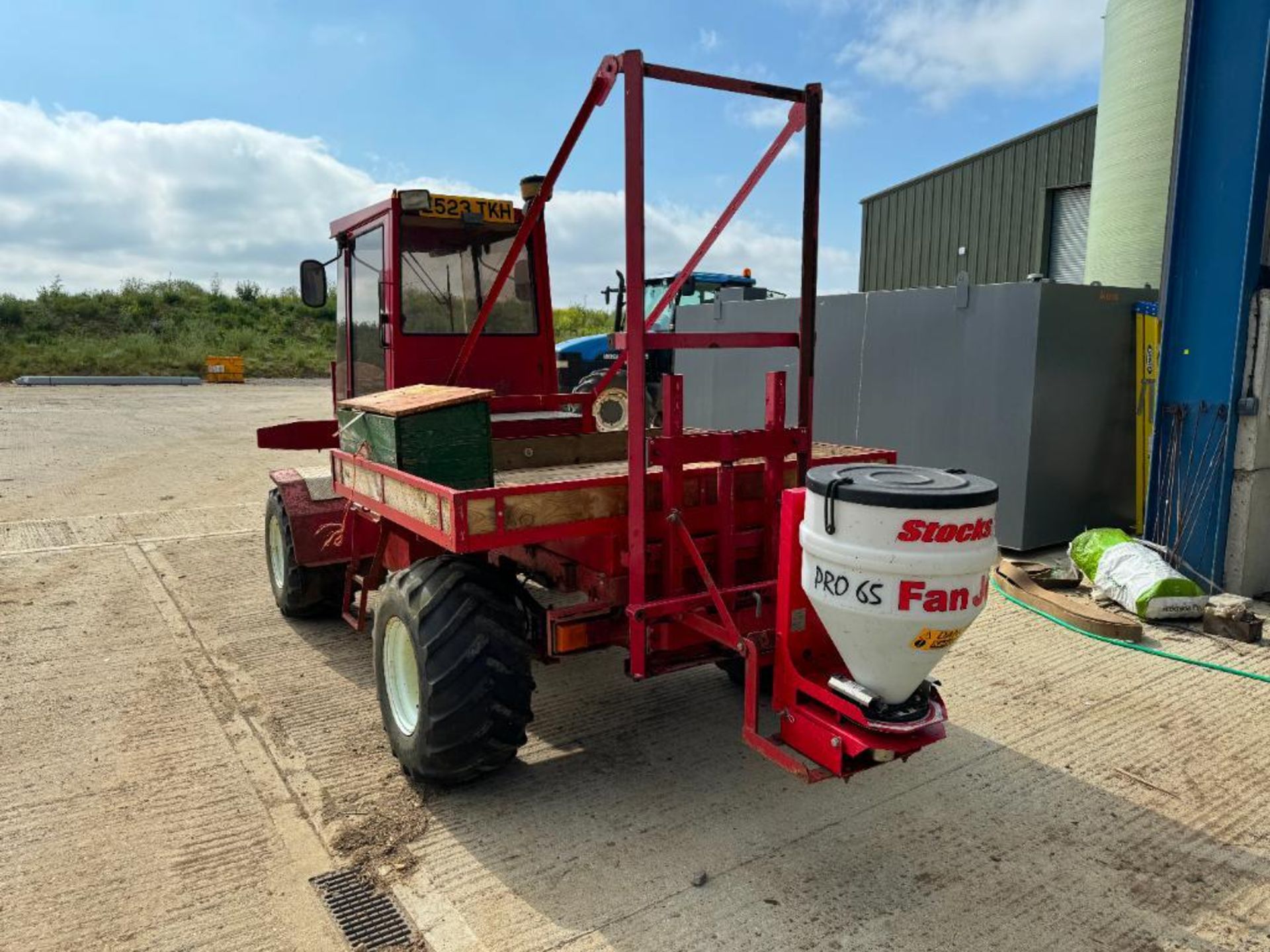 1987 Frazier Agribuggy IID 4wd flat bed with 2011 Stocks AG Fan Jet Pro 65 pellet applicator to be s - Image 4 of 8