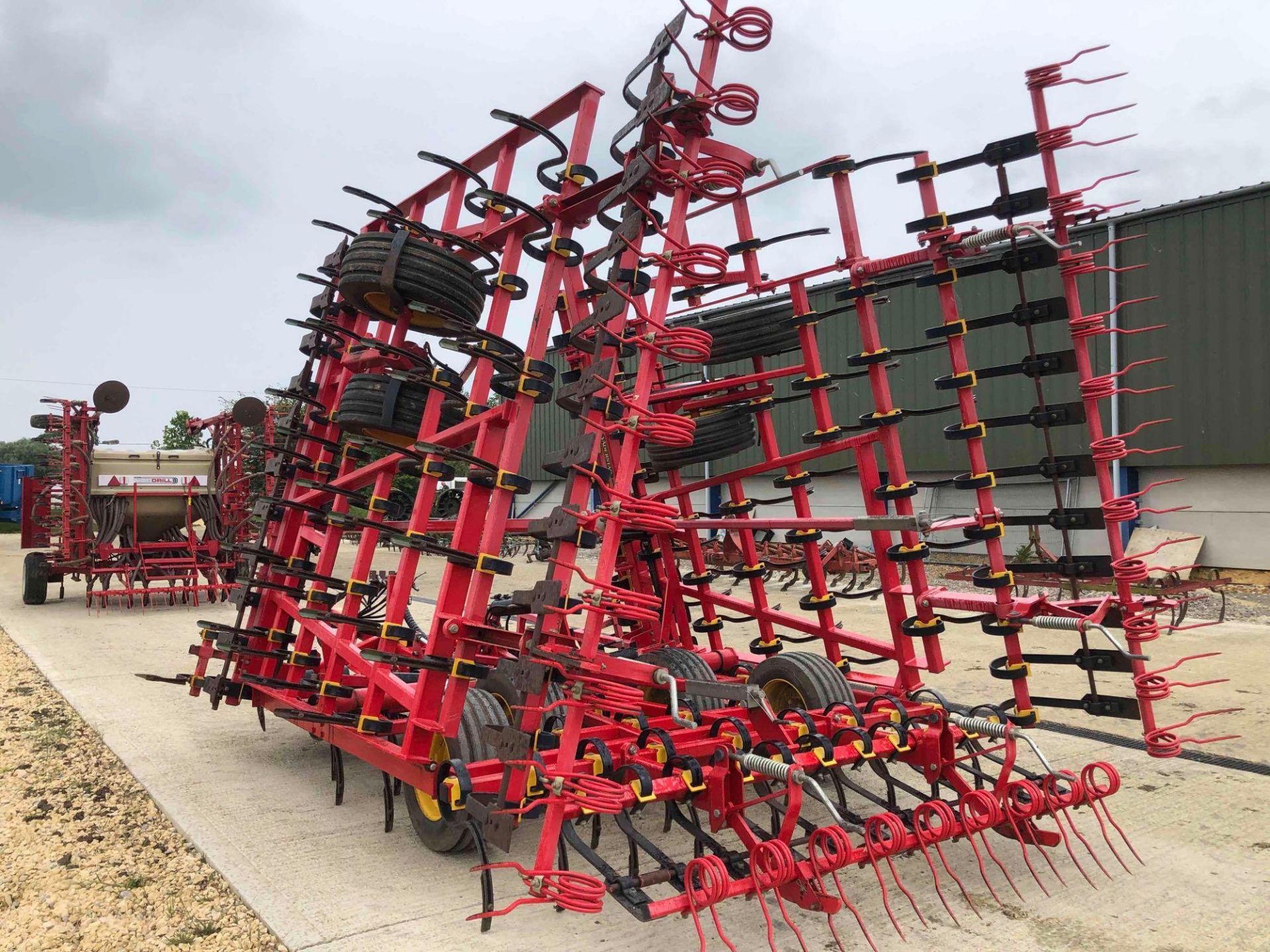 2011 Vaderstad NZ Aggressive NZA800 8m hydraulic folding springtine cultivator with leading paddles, - Image 14 of 15