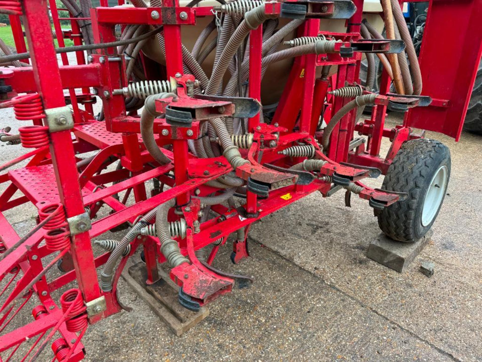 Weaving 6m tine drill hydraulic folding with bout markers and wheel track eradicators NB: Control bo - Image 8 of 11