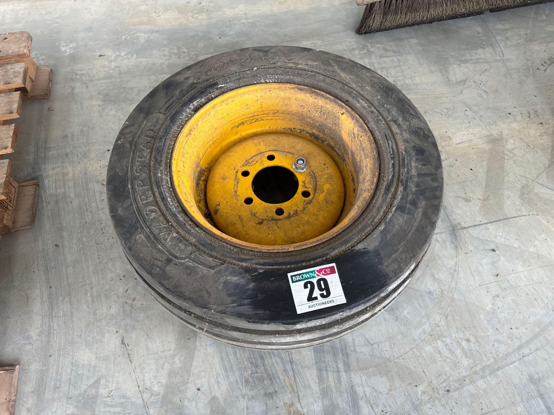 Single 250/65-14.5 wheel and tyre