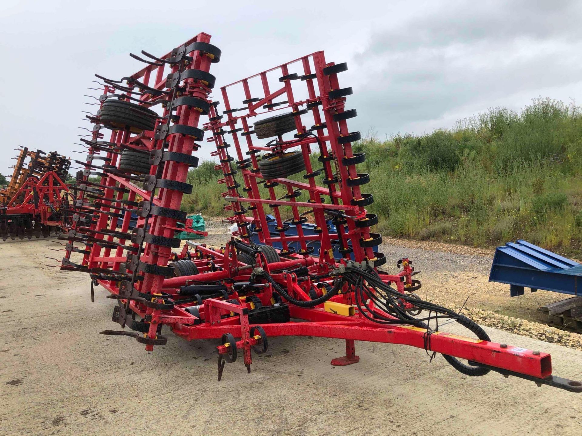 2011 Vaderstad NZ Aggressive NZA800 8m hydraulic folding springtine cultivator with leading paddles, - Image 11 of 15