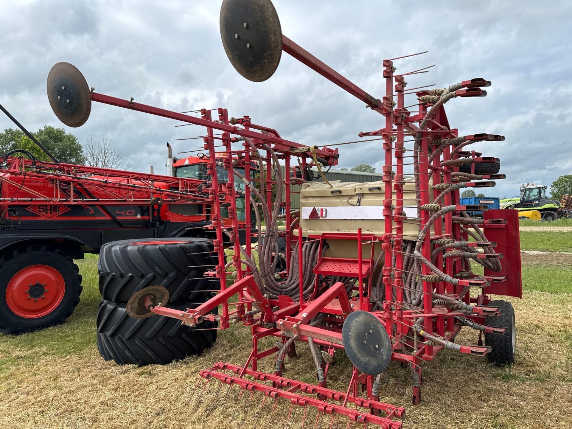 2012 Weaving 6.4m tine drill with hydraulic drive fan, tramline markers, bout markers and wheel trac - Image 6 of 9