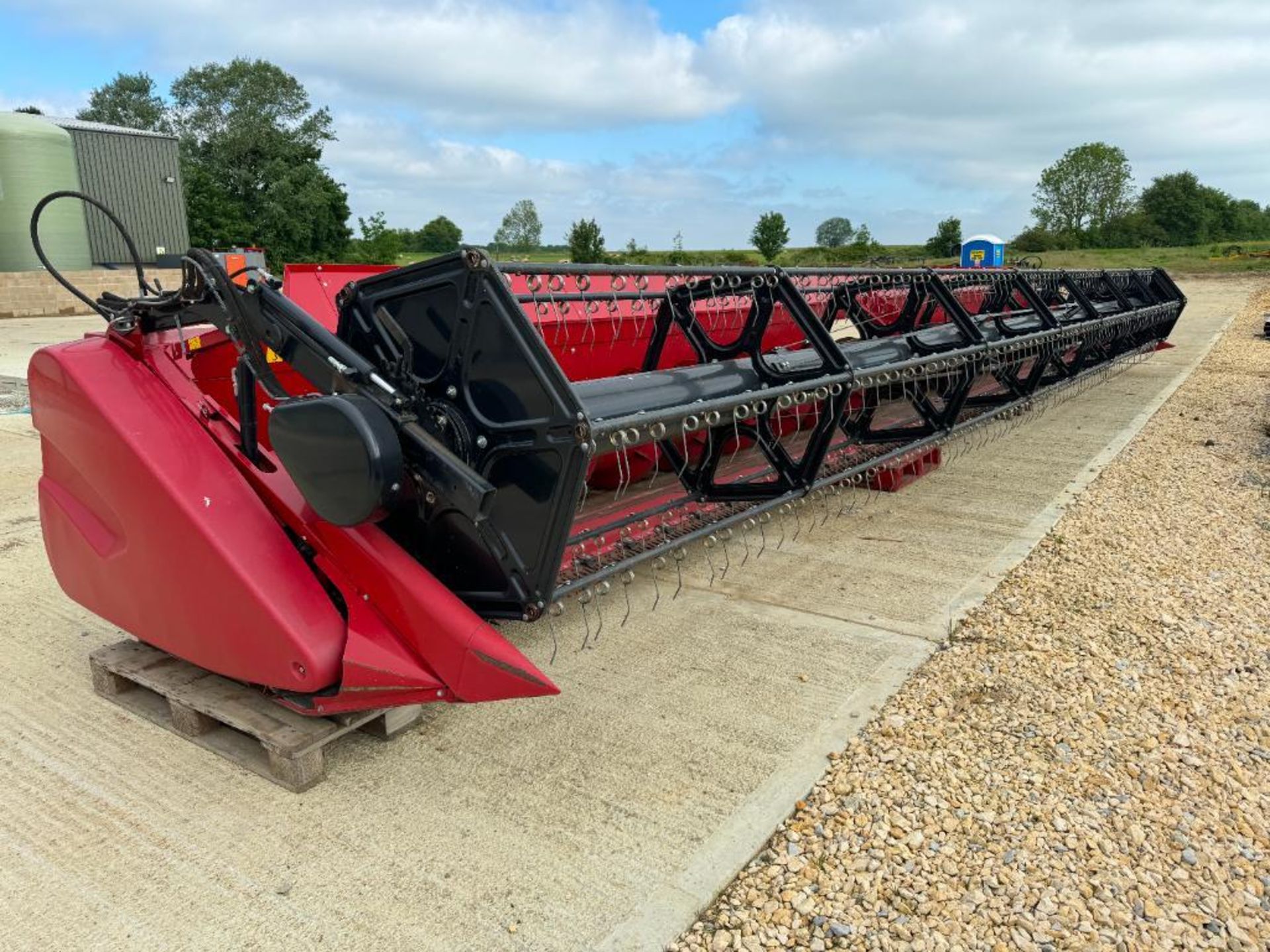 2018 Case 41V 12.5m Varicut header with 2No side knives, lifters. No trolley but will be sold with t - Image 2 of 7