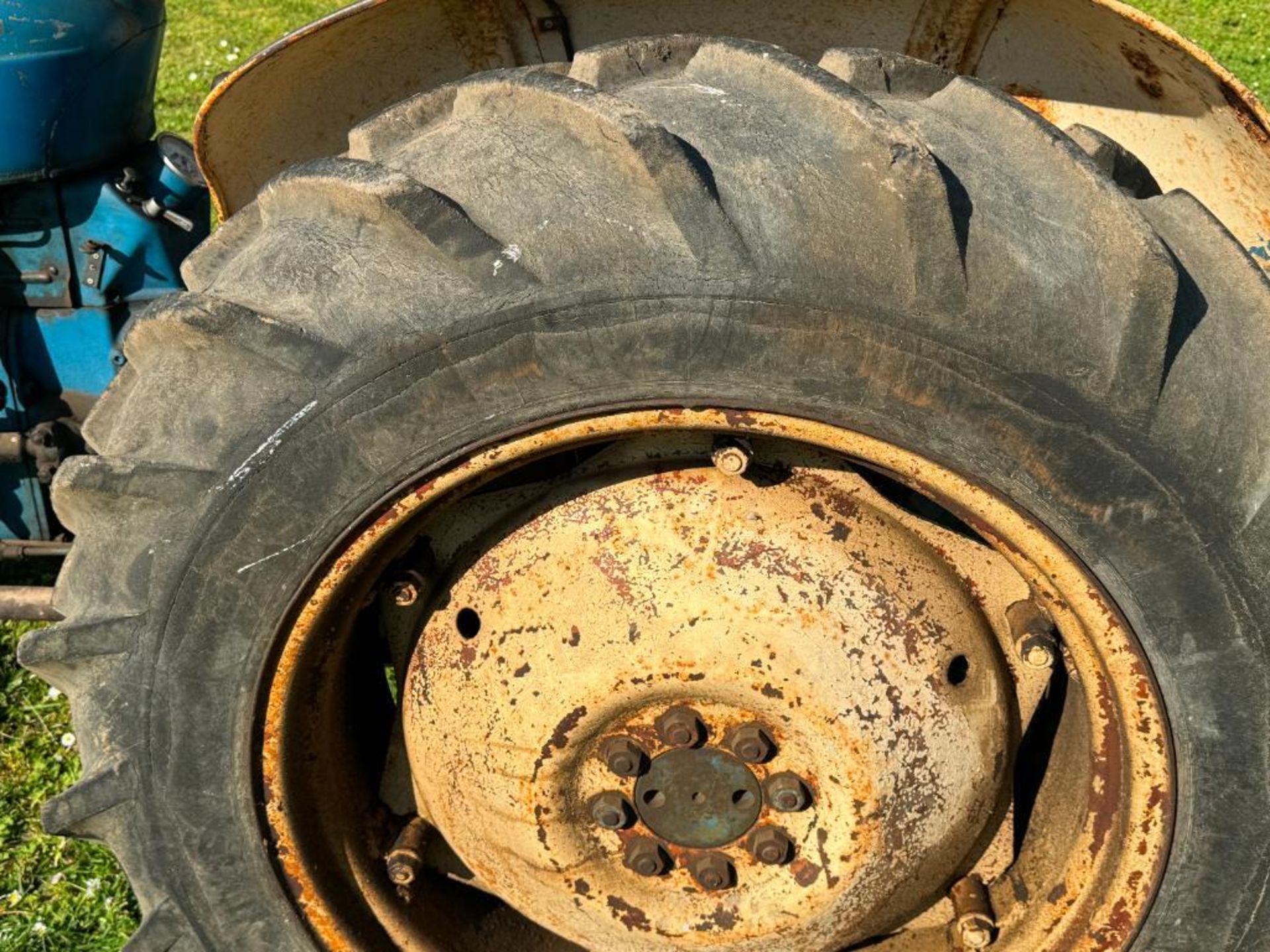 Fordson Super Dexta 2wd diesel tractor with rear linkage, PTO and underslung exhaust on 12.4-28 rear - Image 15 of 15