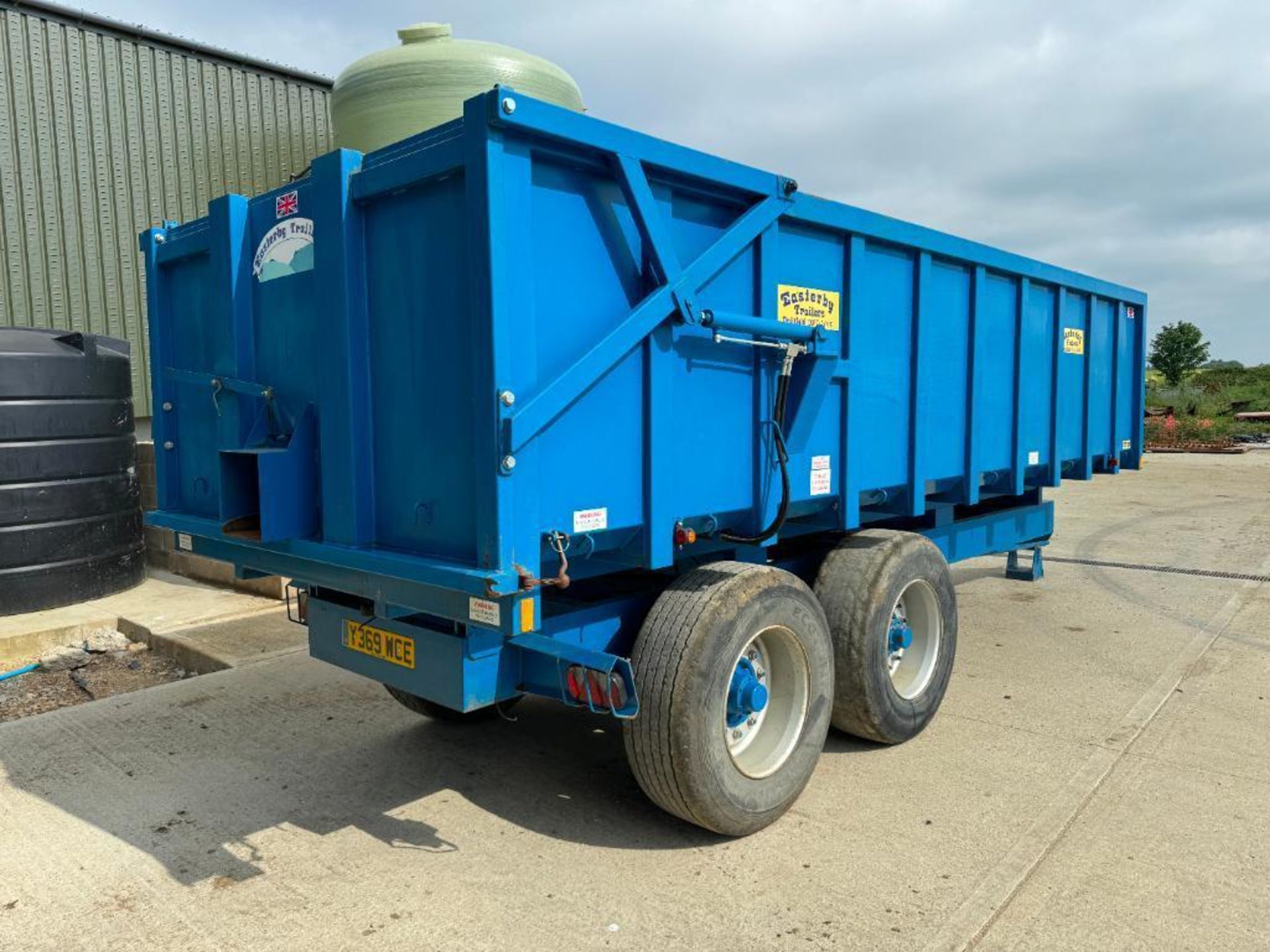 2010 Easterby ET14 15t twin axle grain trailer with sprung drawbar, hydraulic tailgate and grain chu - Image 9 of 14