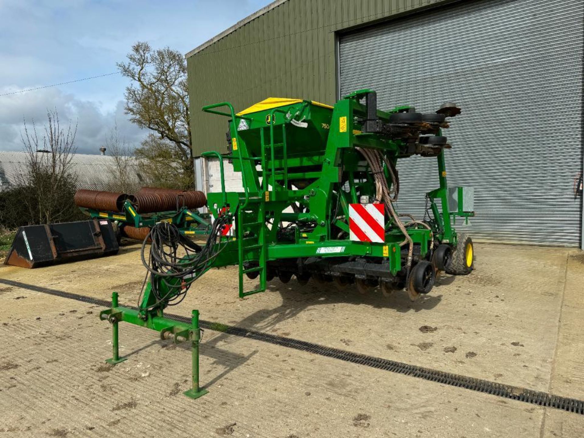 2016 John Deere 750A 4m hydraulic folding trailed direct drill with weighted Gutler wheels, spoked d