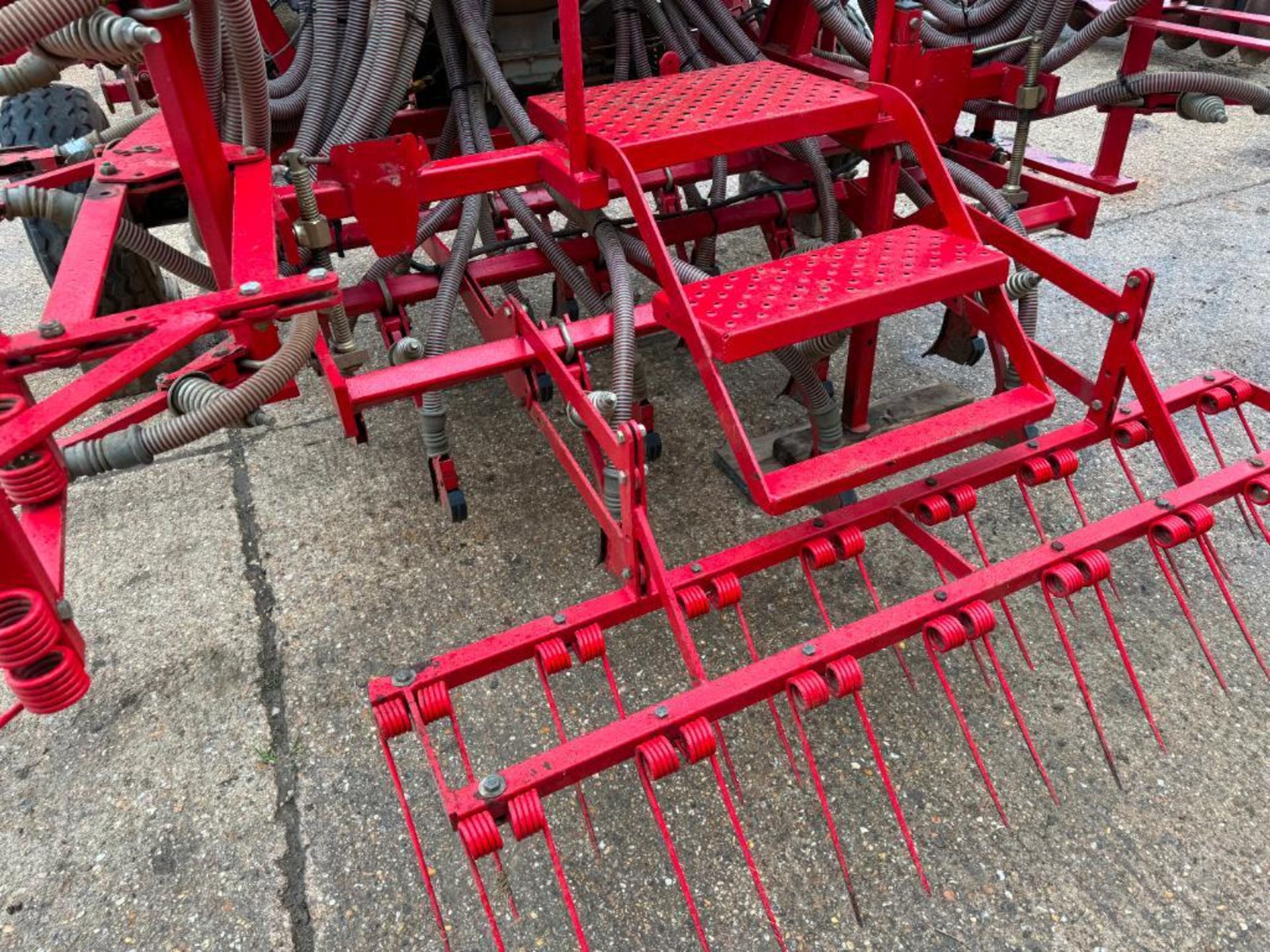 Weaving 6m tine drill hydraulic folding with bout markers and wheel track eradicators - Image 6 of 11