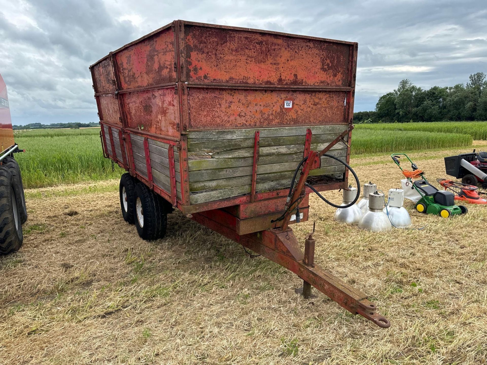 Pettit 8t hydraulic tipping trailer