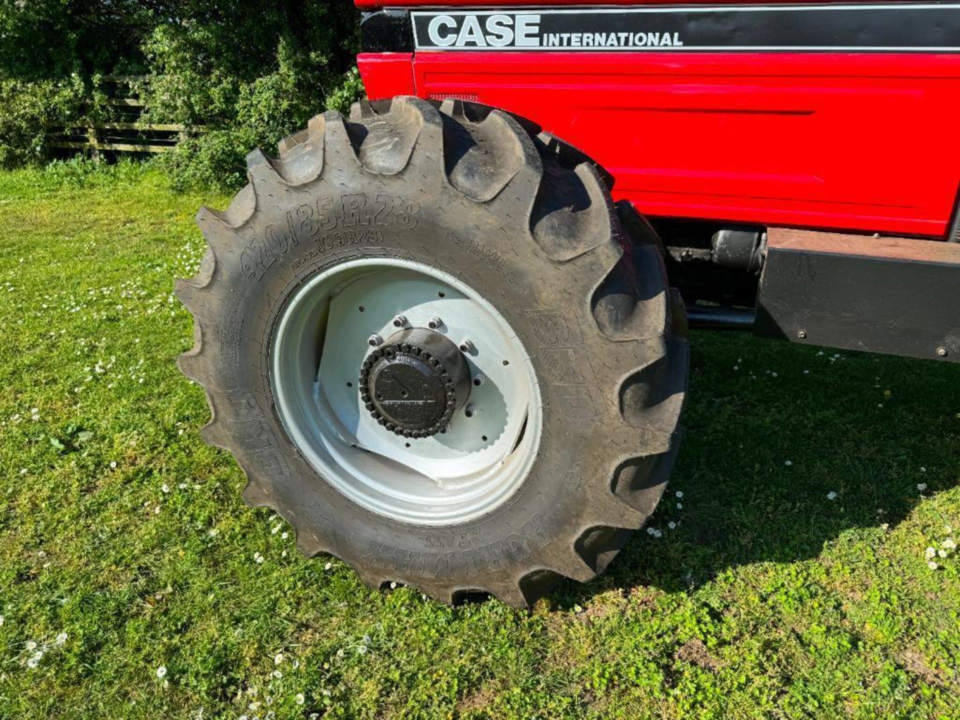 1987 Case International 1455XL 4wd tractor with 14no front wafer weights, 2 manual double acting spo - Image 19 of 27