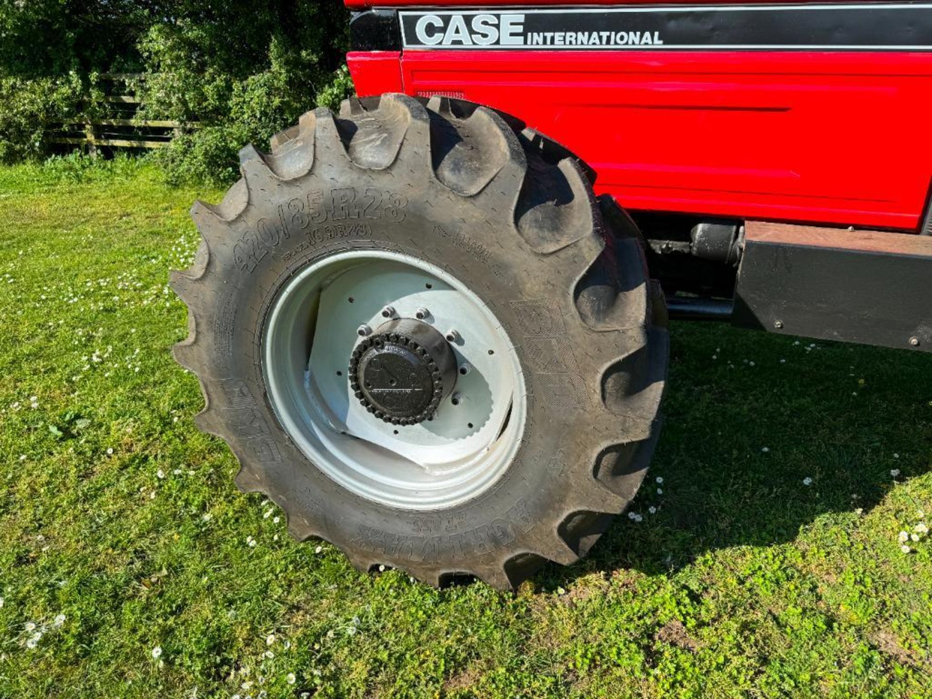 1987 Case International 1455XL 4wd tractor with 14no front wafer weights, 2 manual double acting spo - Image 19 of 26