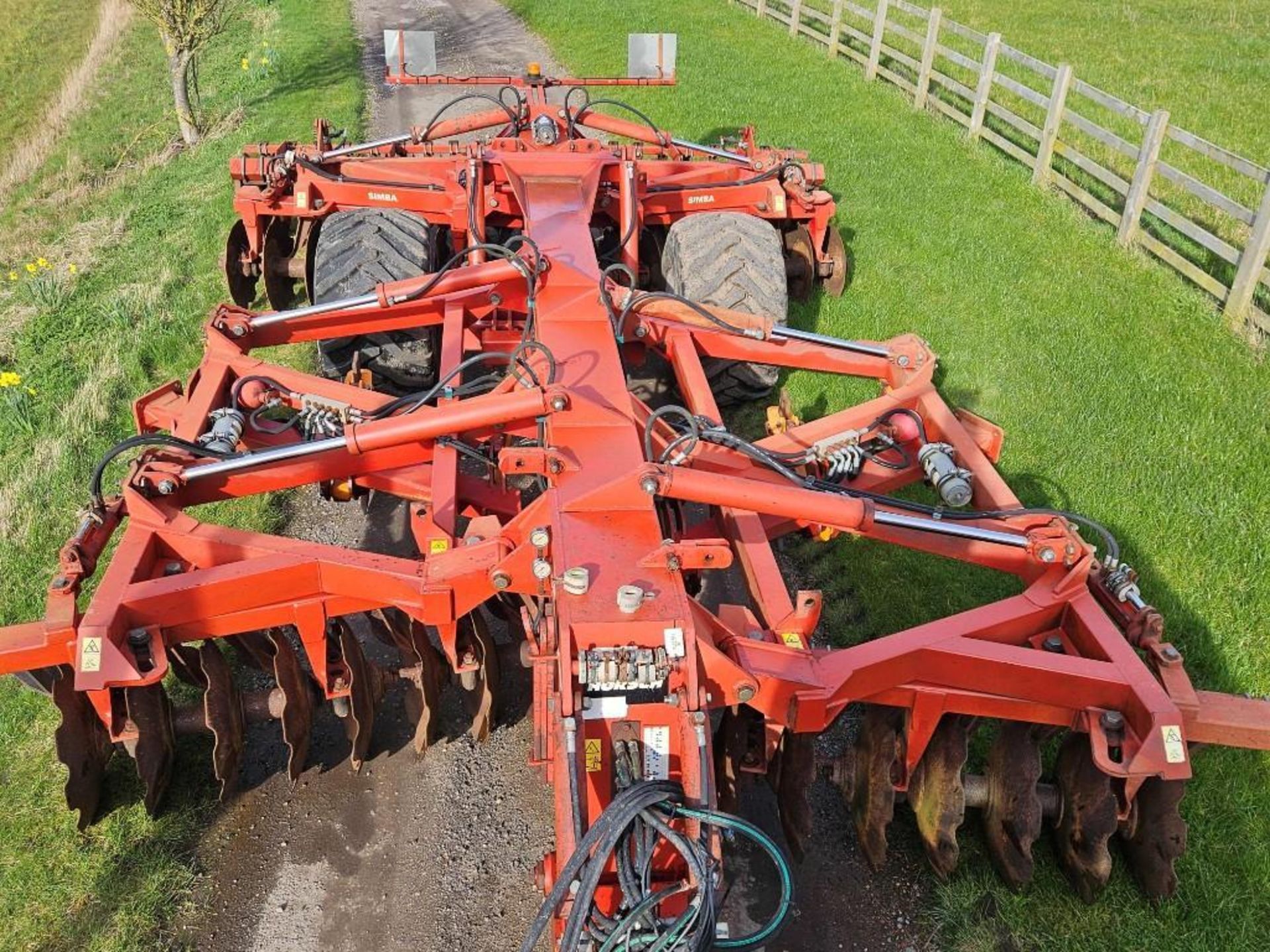 2004 Horsch/Simba Solo 450 4.5m trailed single pass cultivator with 27" front discs with hydraulic a - Image 10 of 12