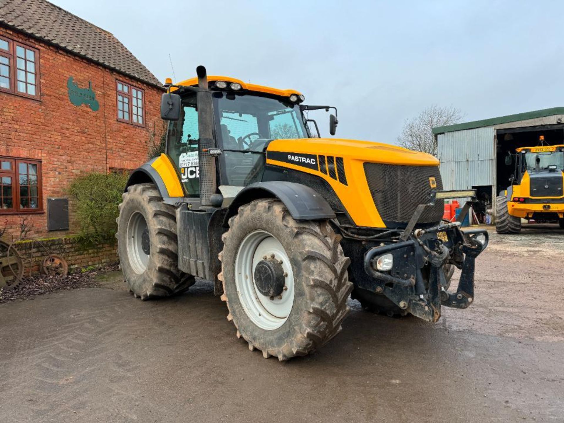 2010 JCB Fastrac 8250 Vario 4wd 65kph tractor with 4 electric spools, air brakes and front linkage o - Image 8 of 28