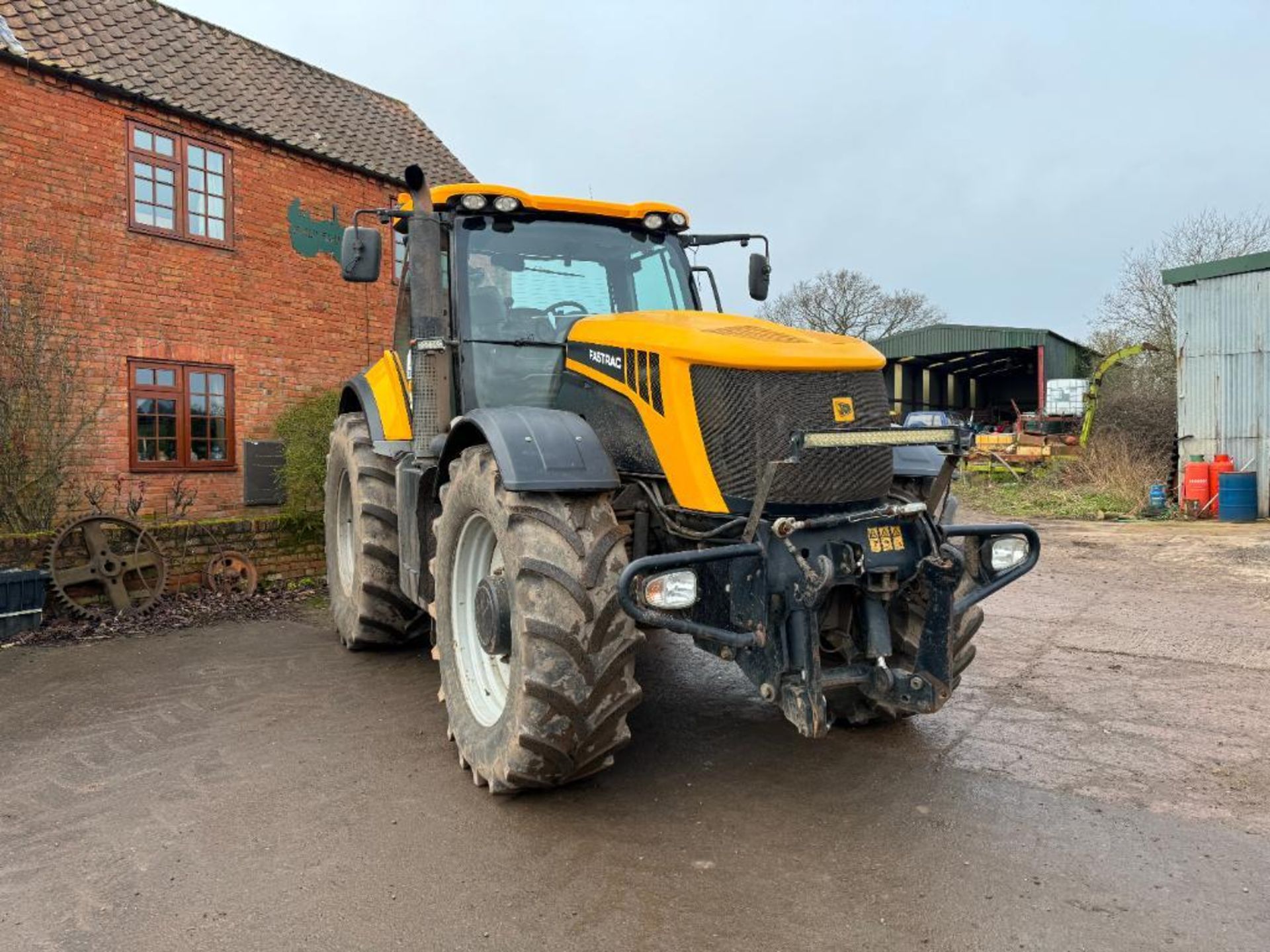 2010 JCB Fastrac 8250 Vario 4wd 65kph tractor with 4 electric spools, air brakes and front linkage o - Image 9 of 28