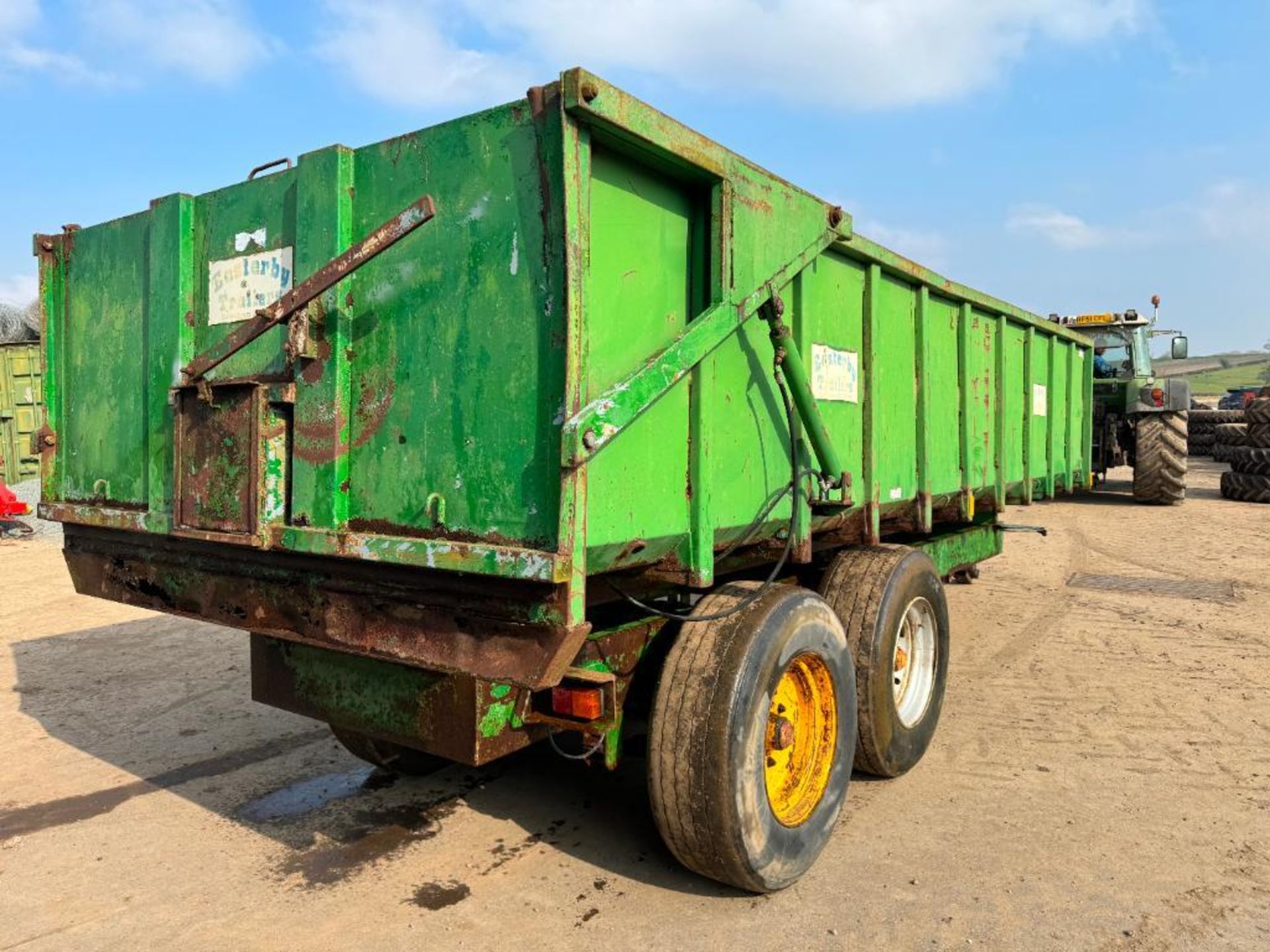 Easterby 10t twin axle root trailer with sprung drawbar, hydraulic tailgate and grain chute on 385/6 - Image 9 of 14