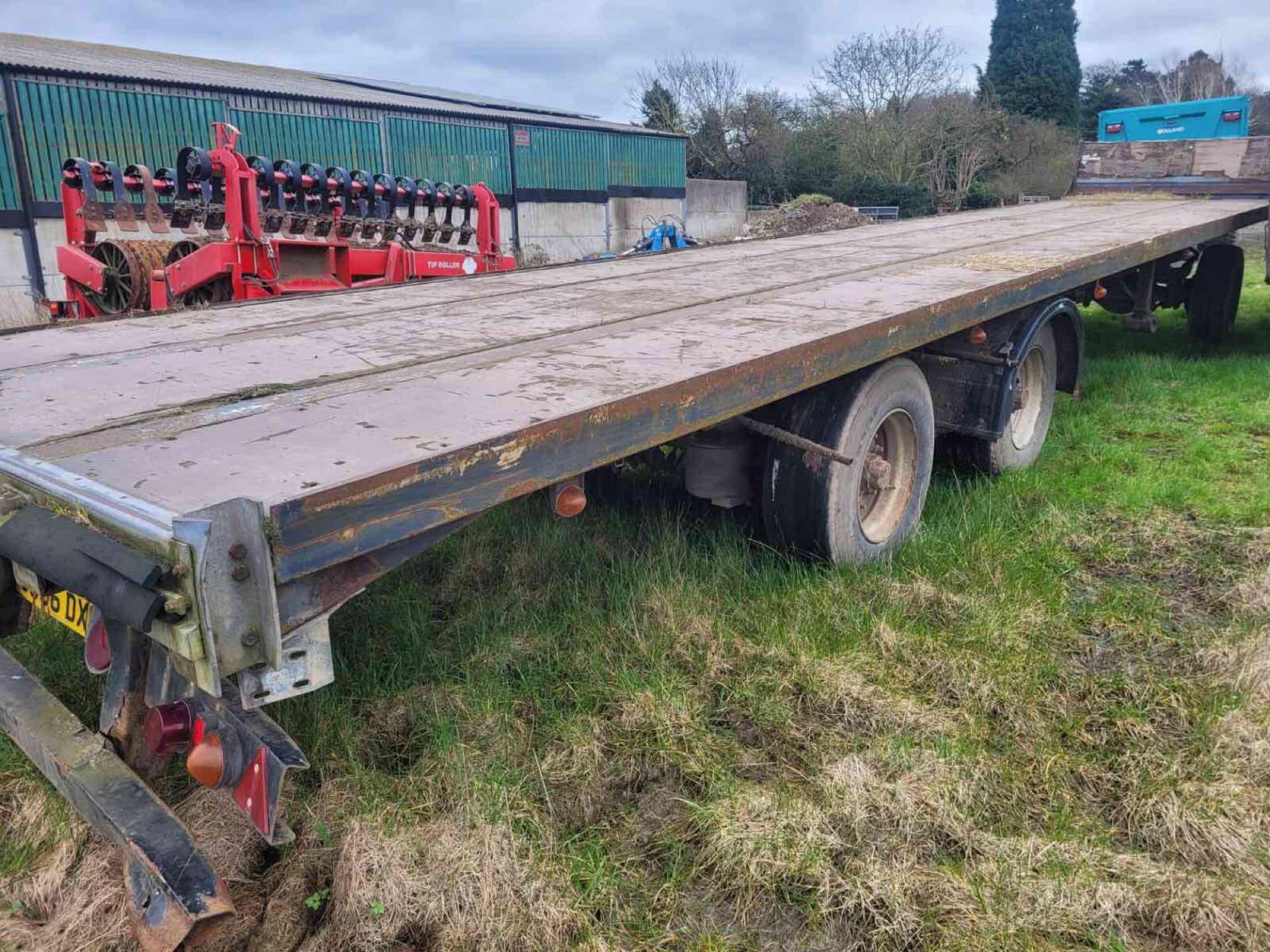 Twin axle 45ft flat bed bale trailer with air brakes on 385/65R22.5 wheels and tyres with dolly - Image 7 of 16