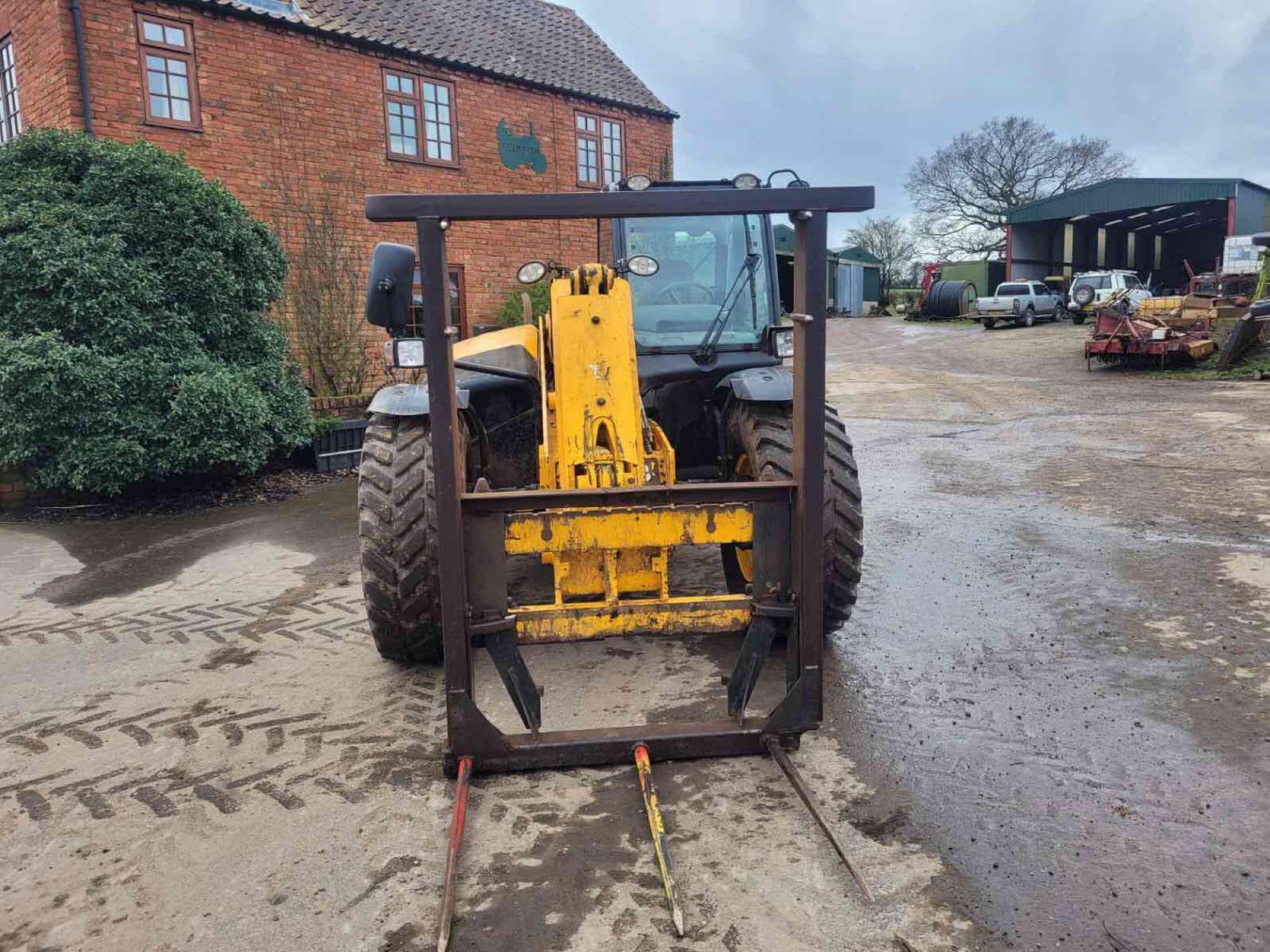 2010 JCB 531-70 Agri-Super Loadall with pin and cone headstock, pallet tines, PUH on 460/70R24 wheel - Image 9 of 13