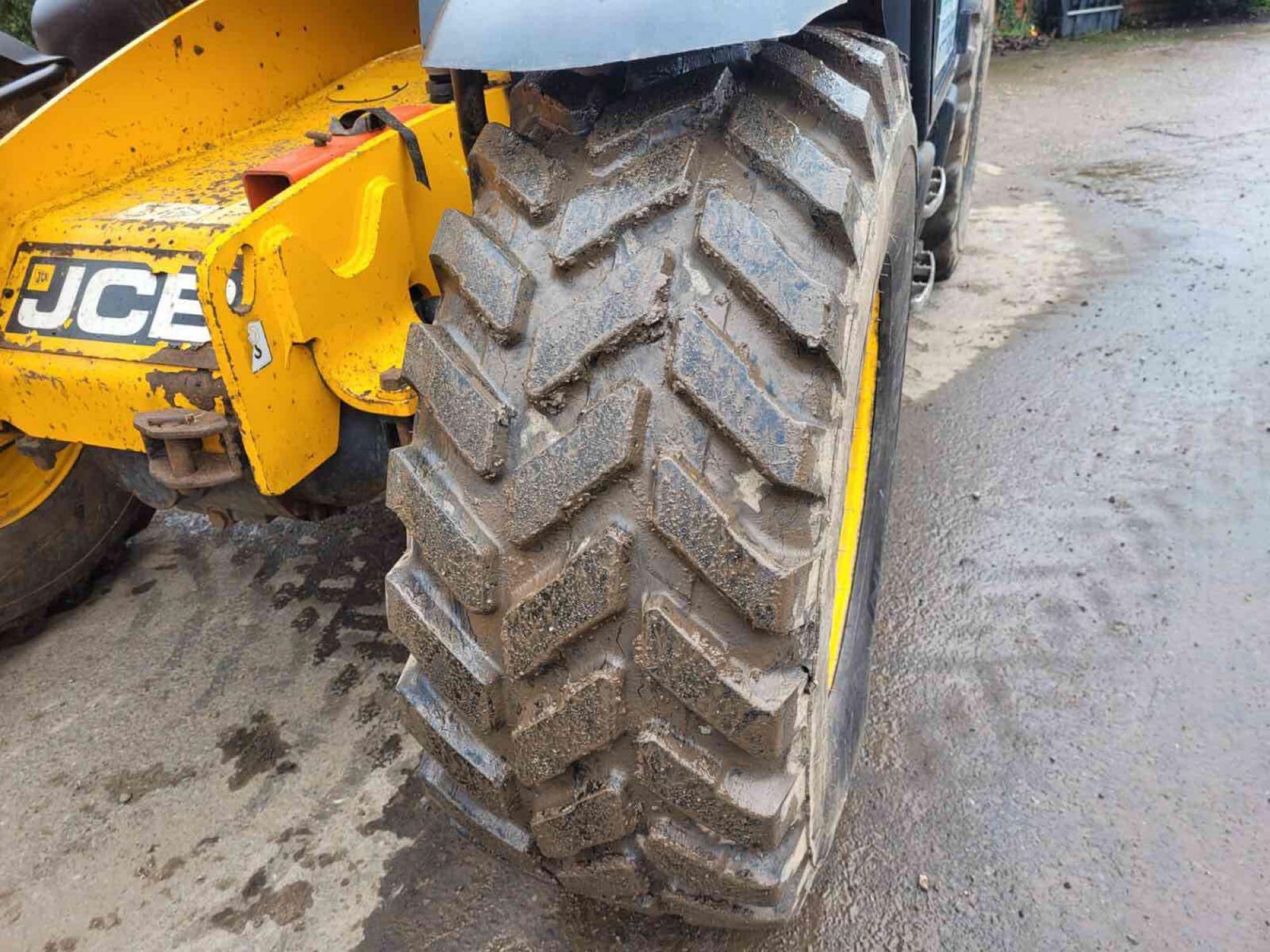 2010 JCB 531-70 Agri-Super Loadall with pin and cone headstock, pallet tines, PUH on 460/70R24 wheel - Image 8 of 13