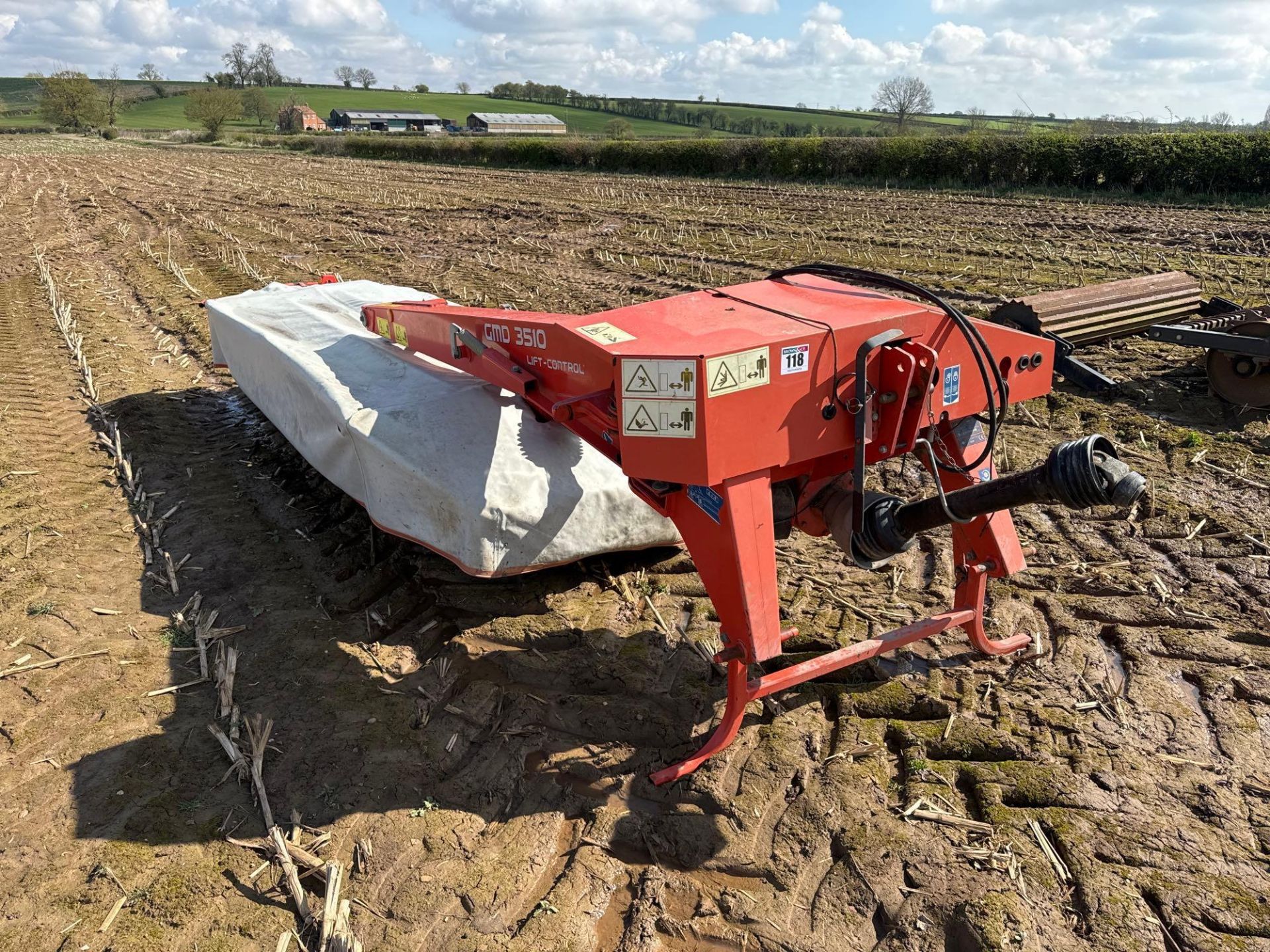 2010 Kuhn GMD3510 3.5m disc mower with lift control. Serial No: K0614 NB: Comes with manual - Image 2 of 8