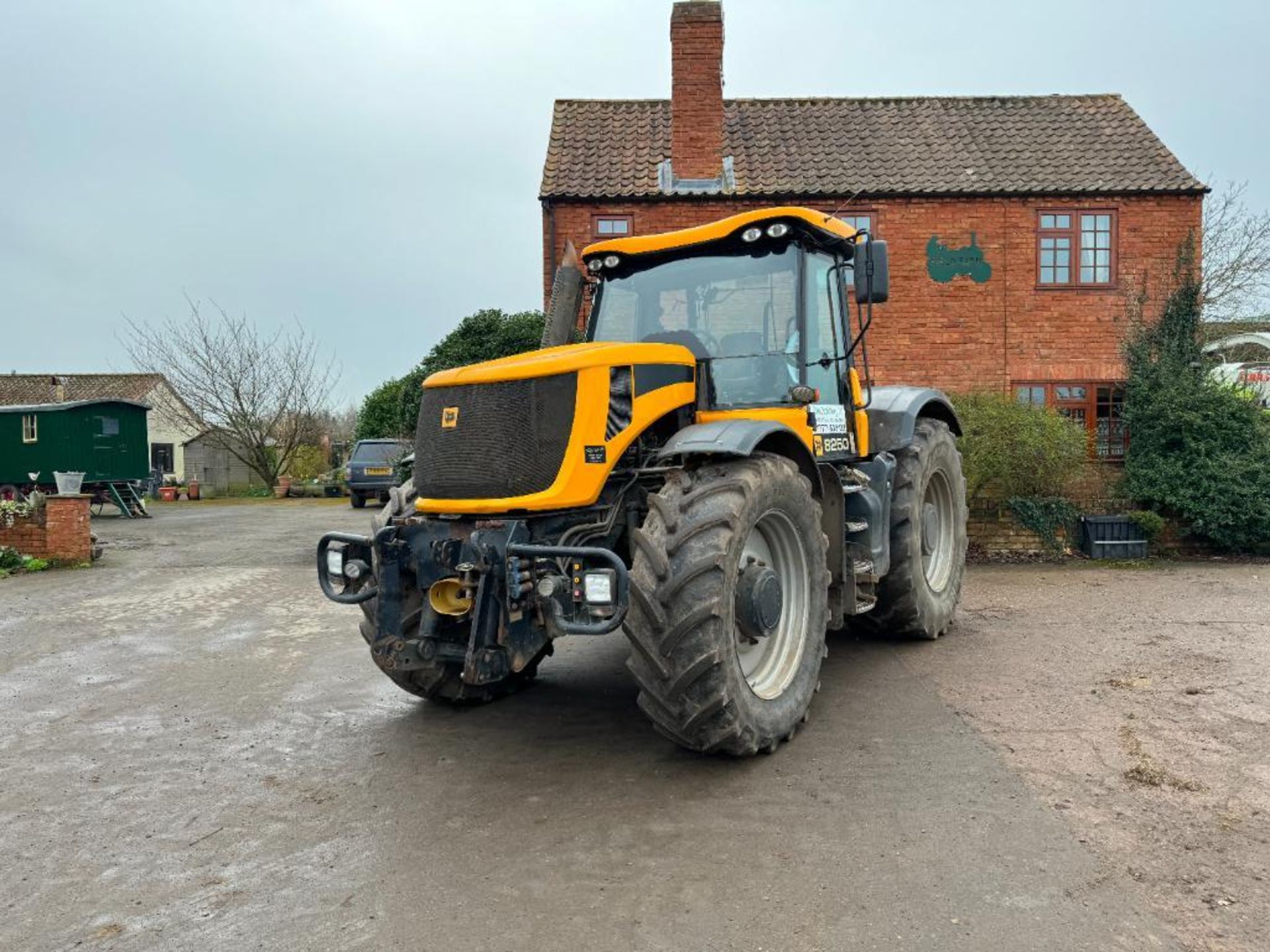 2006 JCB Fastrac 8250 Vario 65kph 4wd tractor with 4 electric spools, air brakes, front linkage and