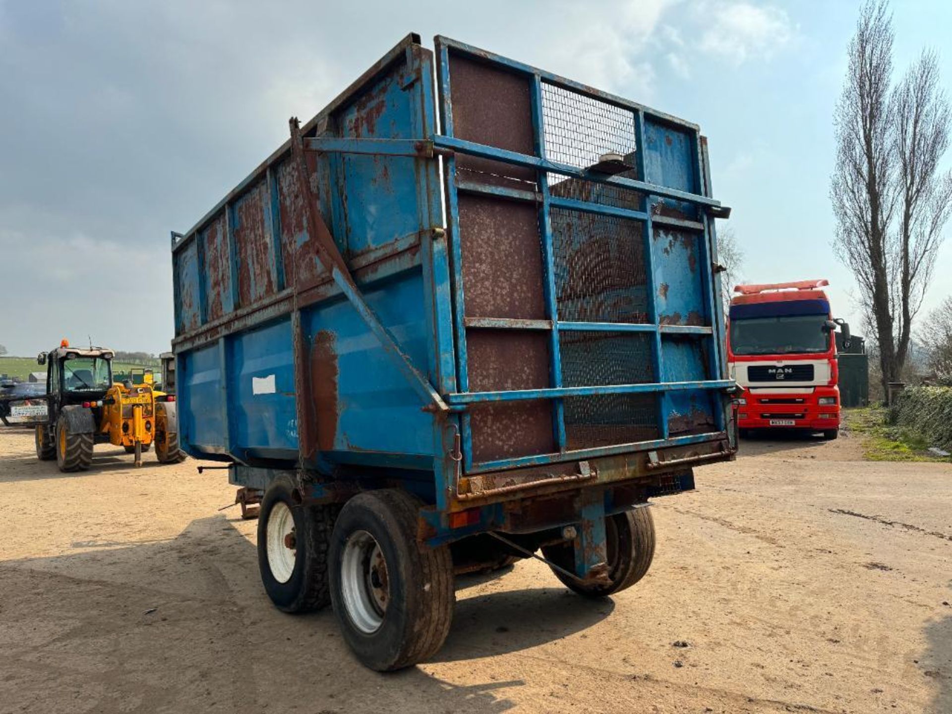 Richard Western 11t twin axle silage trailer with sprung drawbar, auto tailgate and rear drawbar on - Image 5 of 14