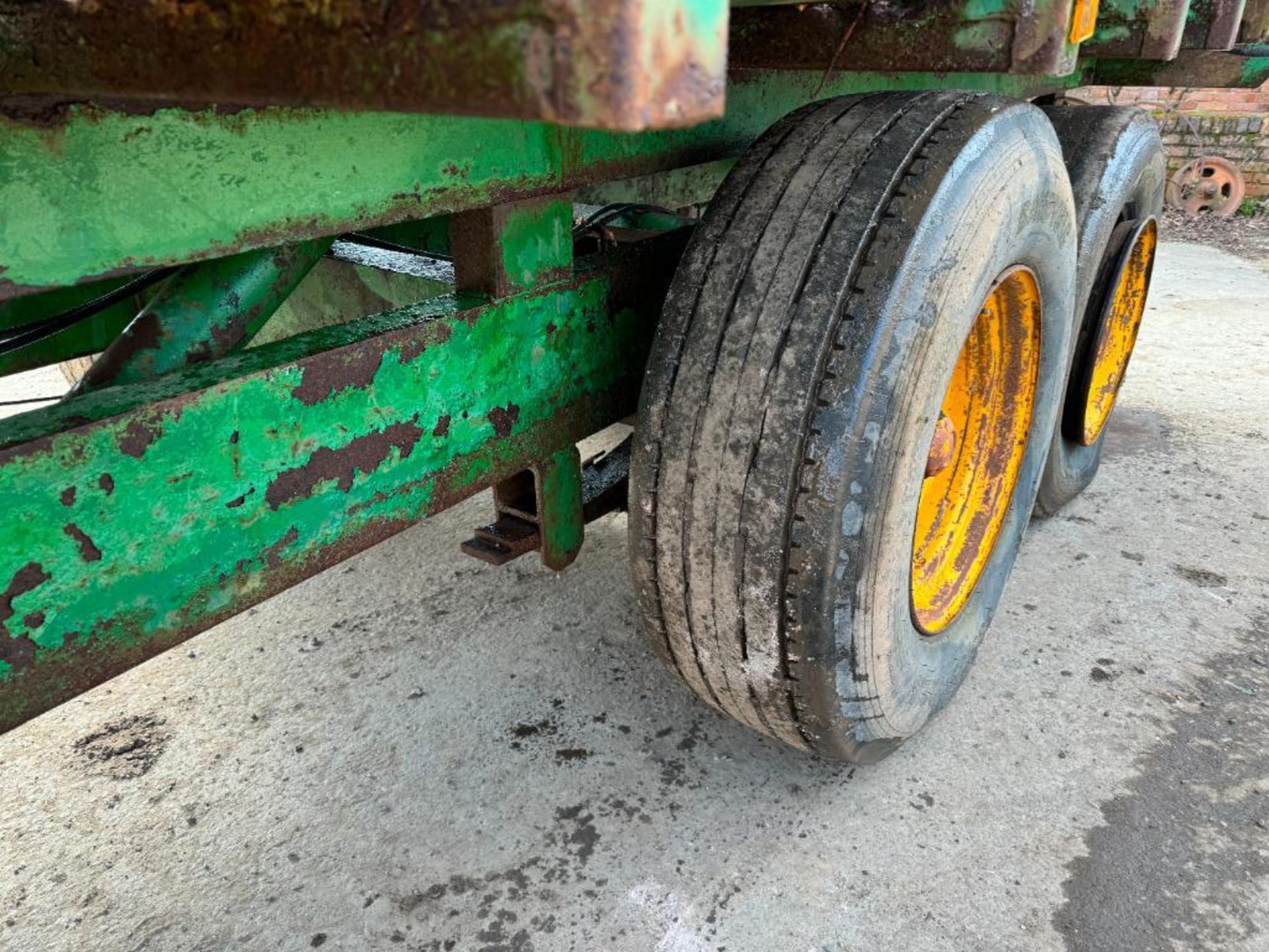 Easterby 10t twin axle root trailer with sprung drawbar, hydraulic tailgate and grain chute on 385/6 - Image 7 of 14