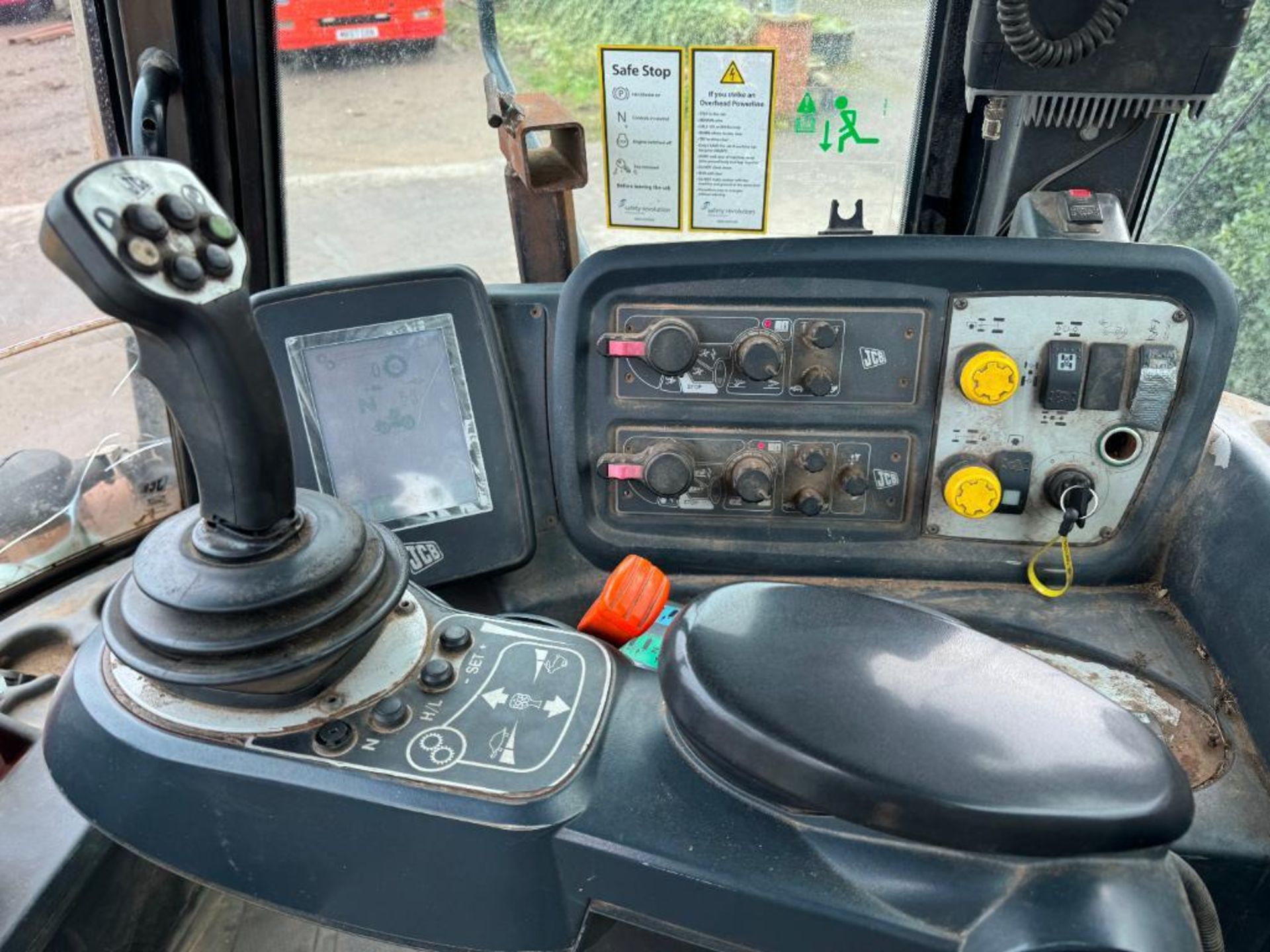 2006 JCB Fastrac 8250 Vario 65kph 4wd tractor with 4 electric spools, air brakes, front linkage and - Image 19 of 24