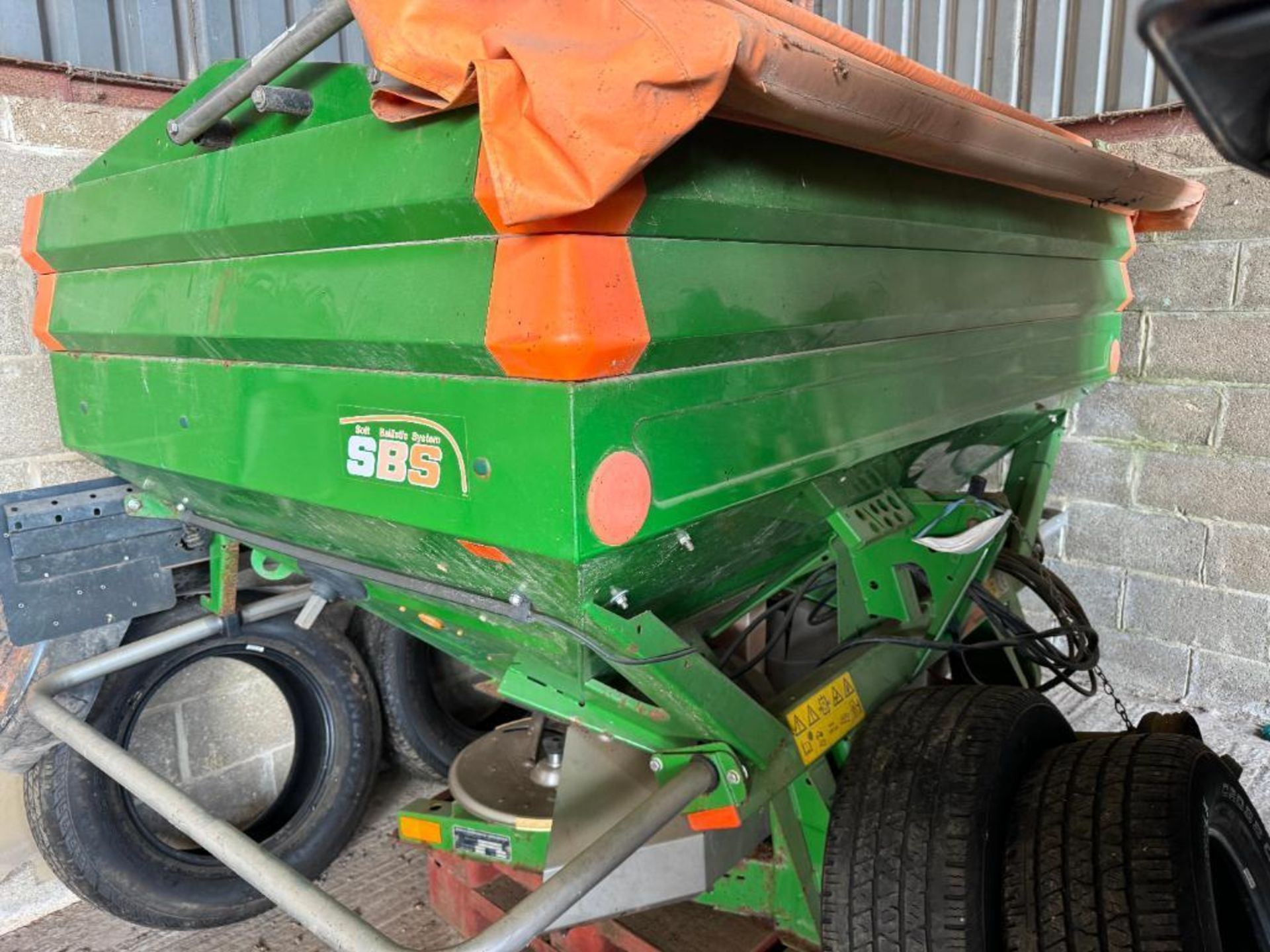 2009 Amazone ZAM 24m twin disc fertiliser spreader . Serial No: ZAM0069611 NB: Comes with manual - Image 2 of 5