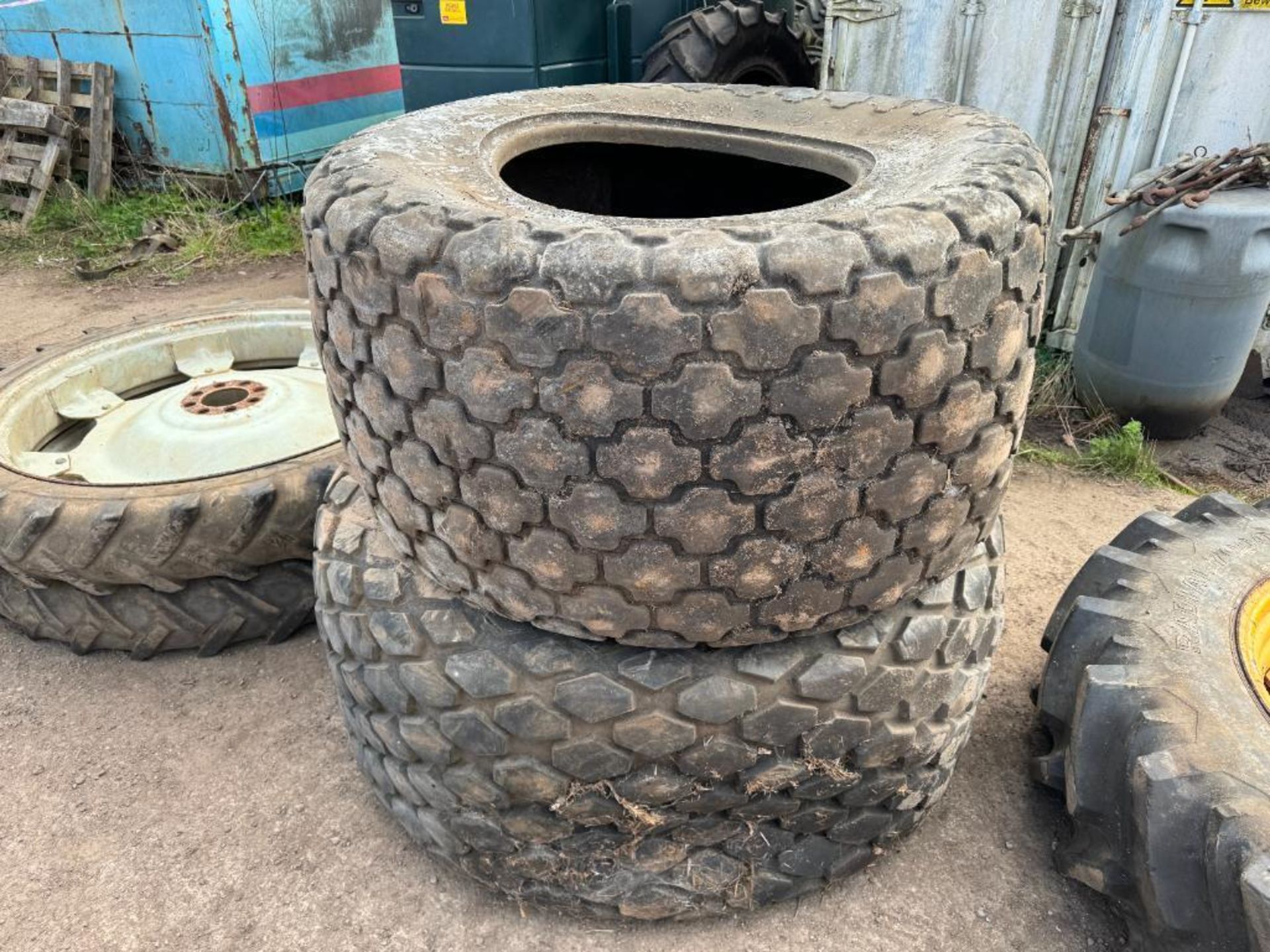 Hesston AGCO 4900 single axle square baler on 28L-26 wheels and tyres, spares or repairs NB: Comes w - Image 6 of 6