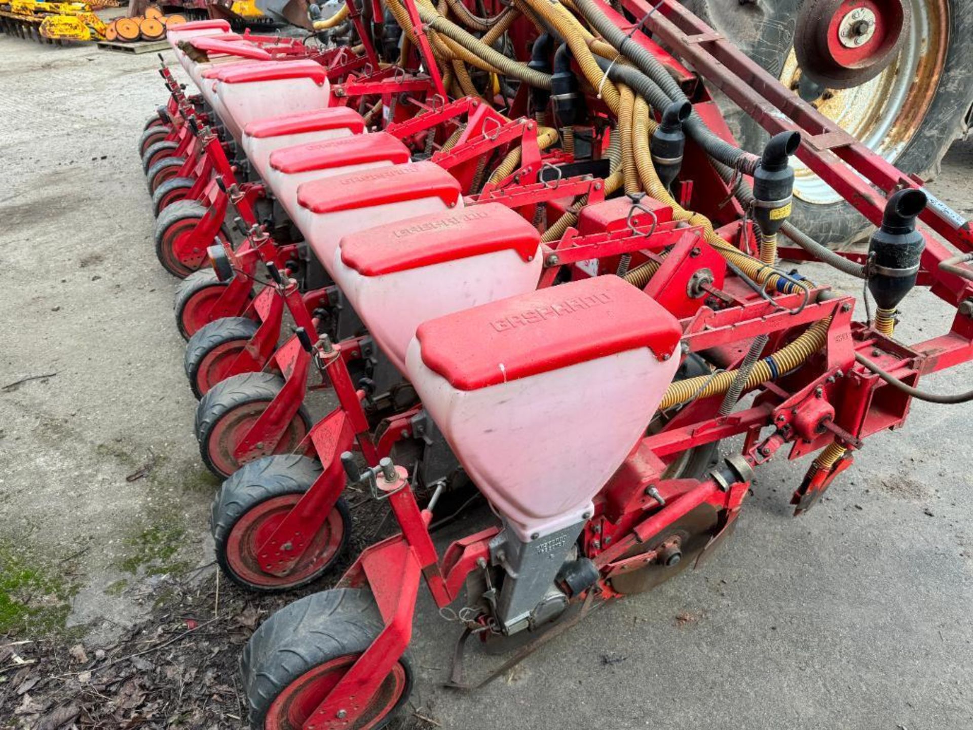 Gaspardo IS 12 row 6m maize drill, hydraulic folding with blockage sensors NB: Comes with manual - Image 13 of 19