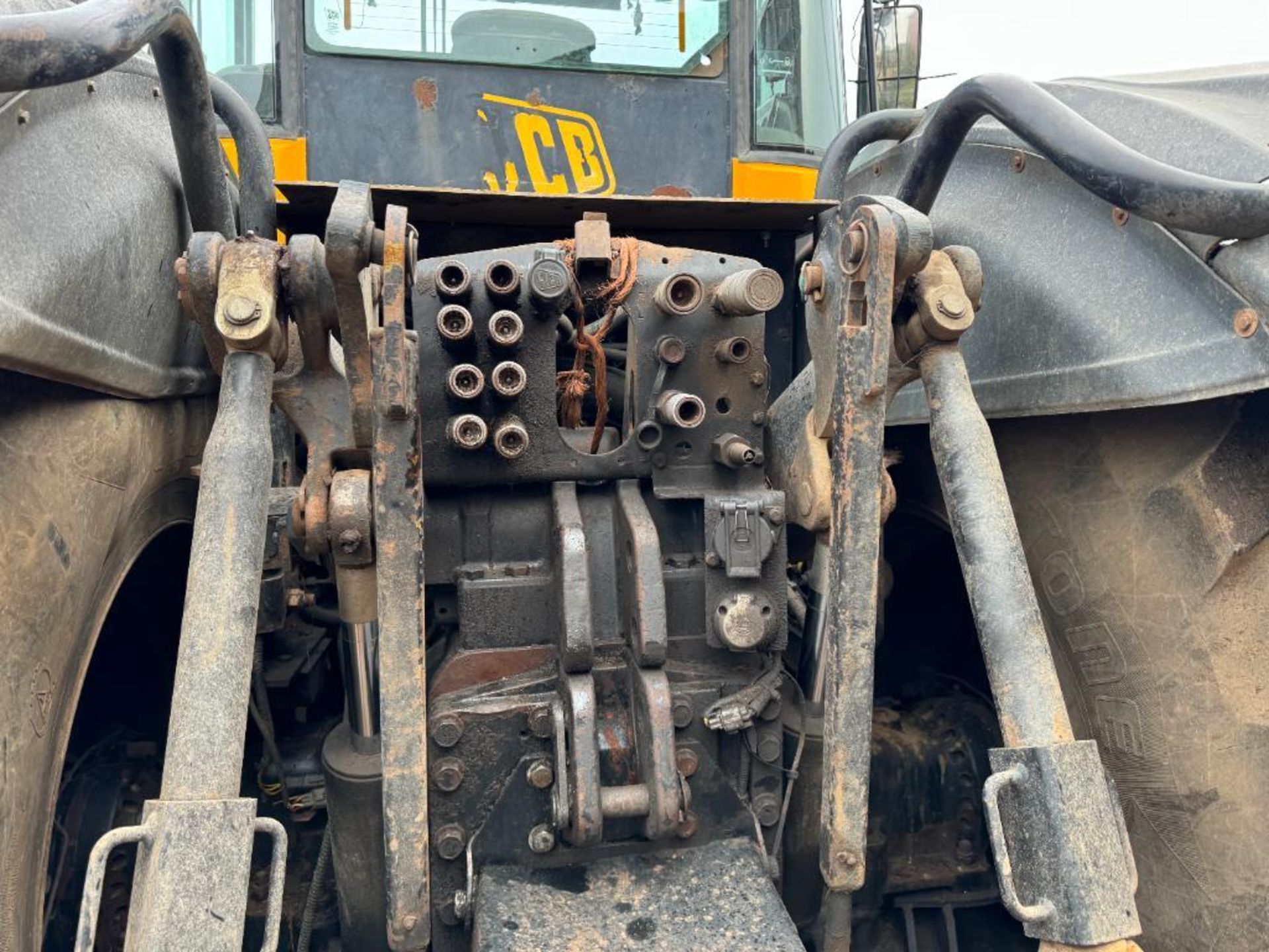 2006 JCB Fastrac 8250 Vario 65kph 4wd tractor with 4 electric spools, air brakes, front linkage and - Bild 15 aus 24